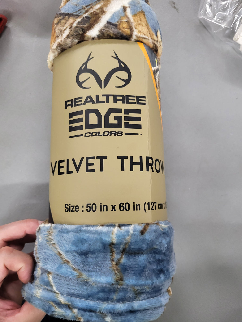 Realtree Edge Velvet Throw Blanket (50" x 60")