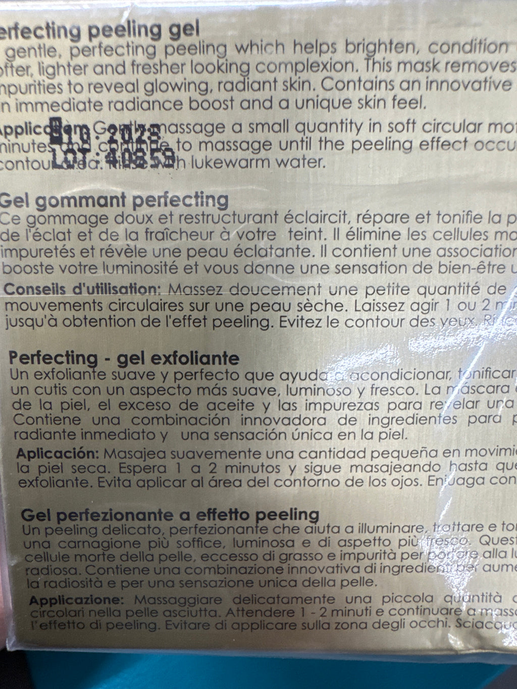 The Supreme Perfecting Peeling Gel helps brighten, condition, and tone the skin, creating a softer, lighter and fresher looking complexion. This mask remove dead skin cells, and impurities to reveal glowing, radiant skin. New Sealed