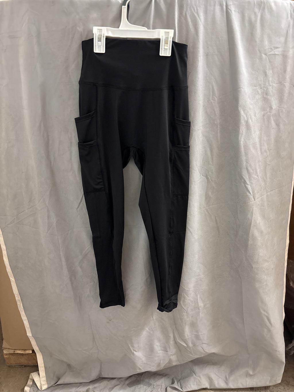 Women’s black leggings (small)