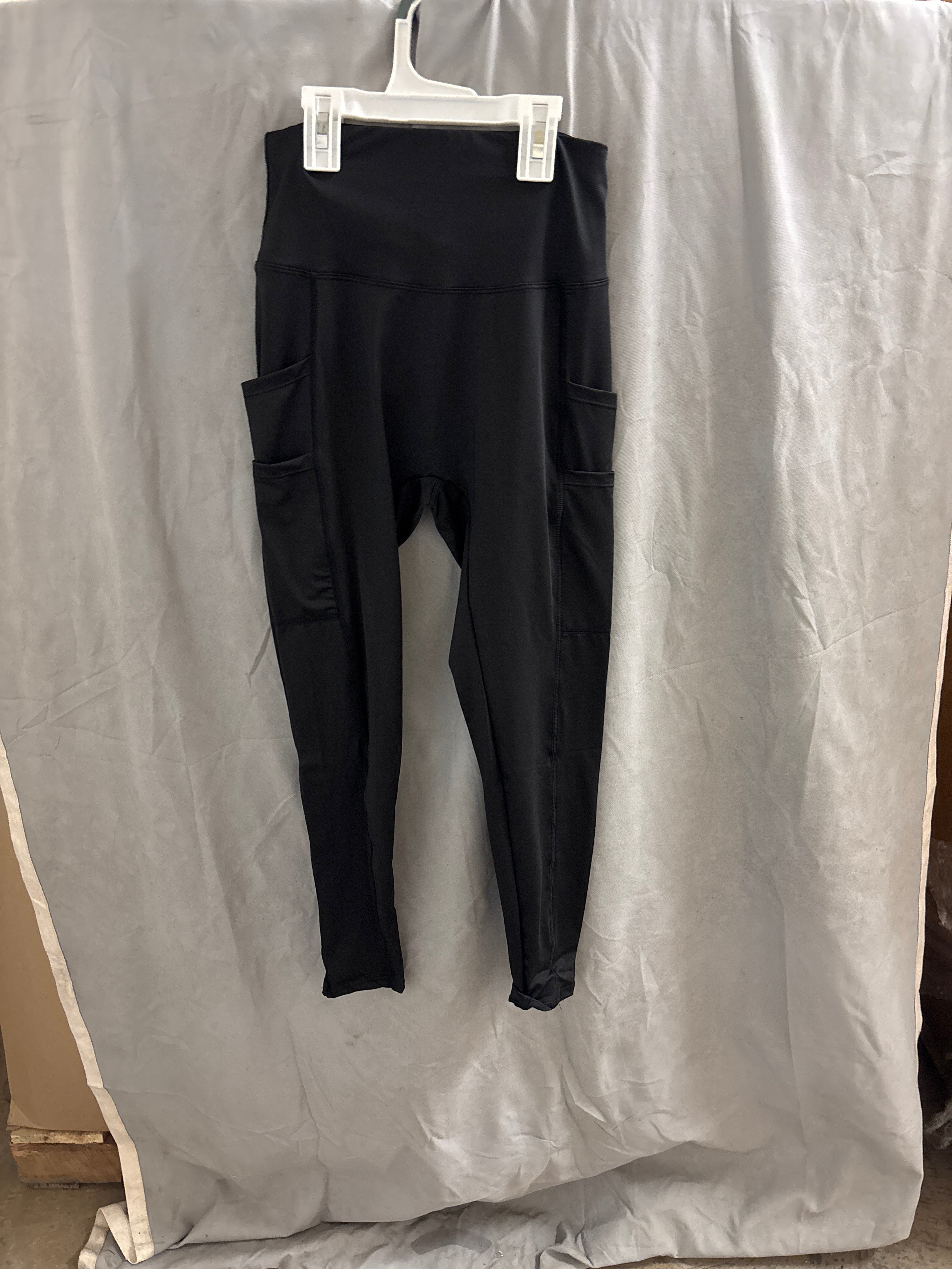 Women’s black leggings (small)