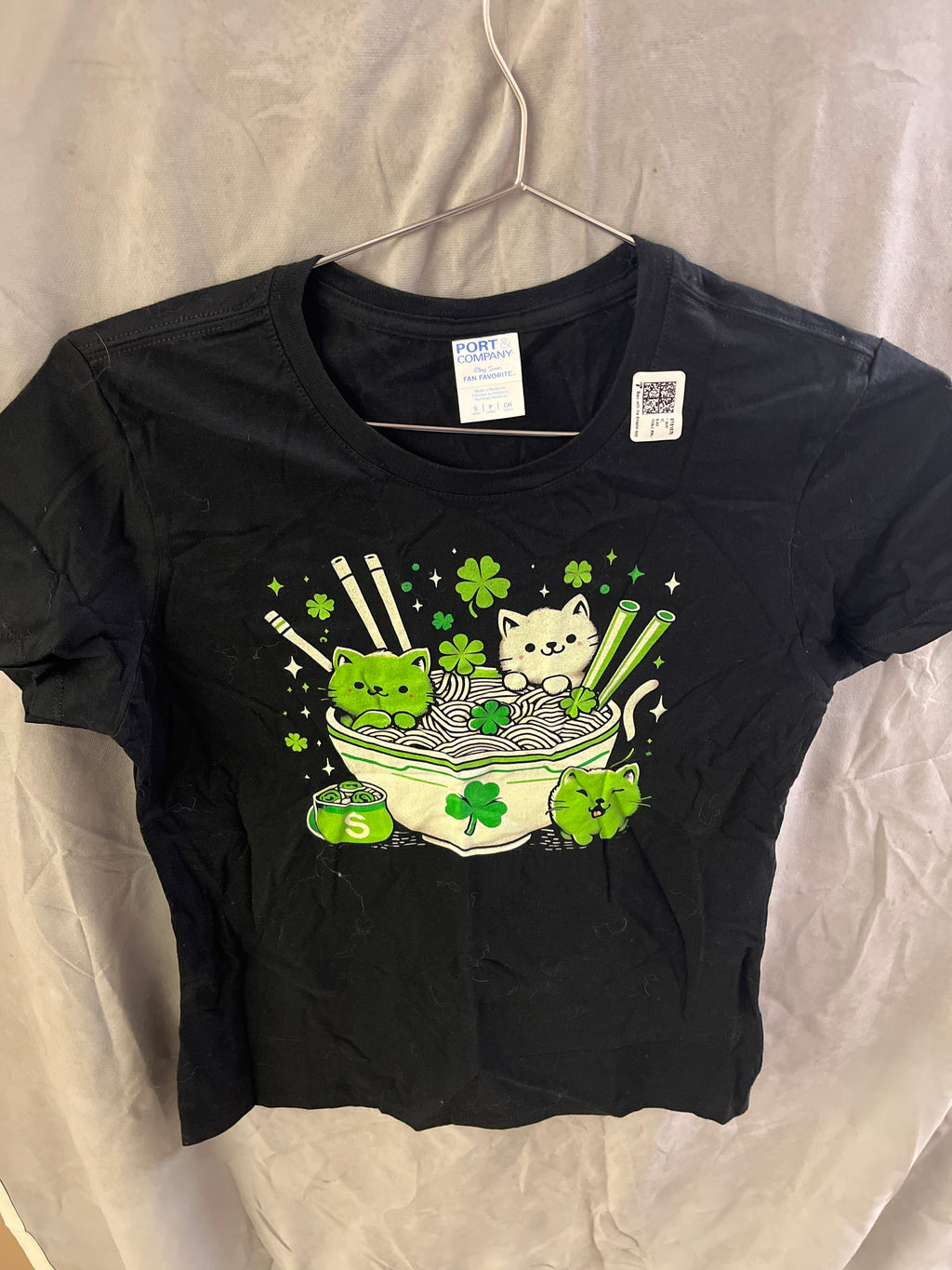Lucky cat ramen noodle black Tshirt