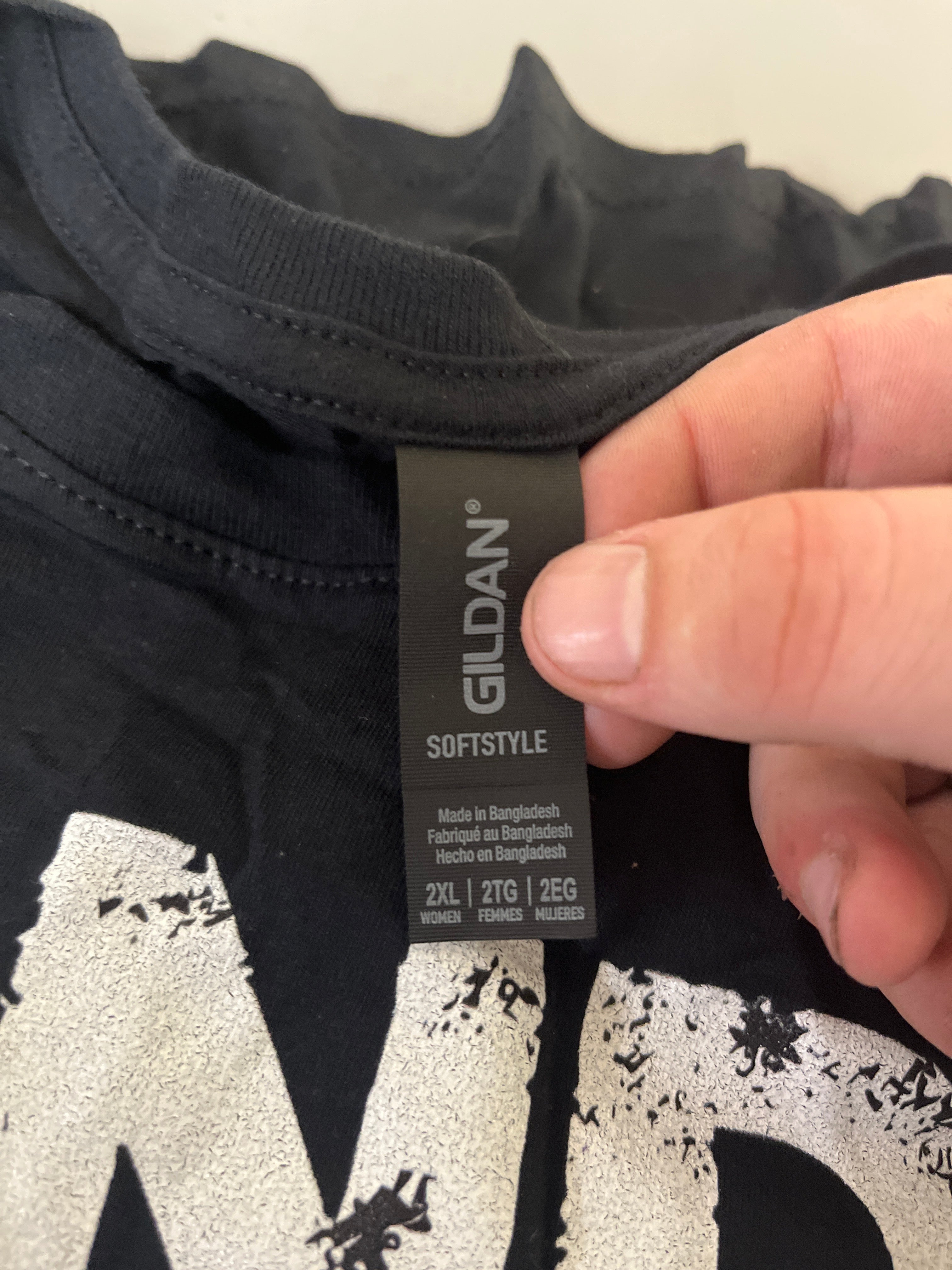 Gildan hands off Tshirt