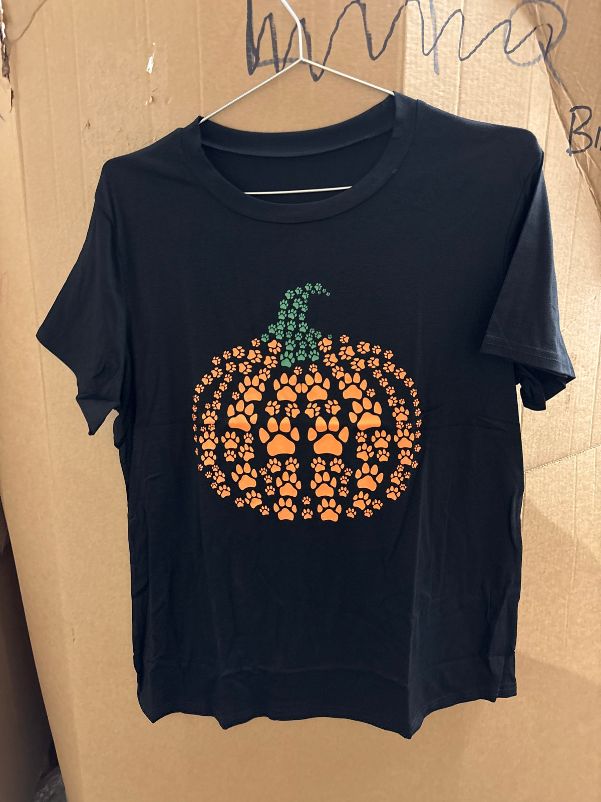 Women’s pumpkin made out of dog footprints tshirt (XL)