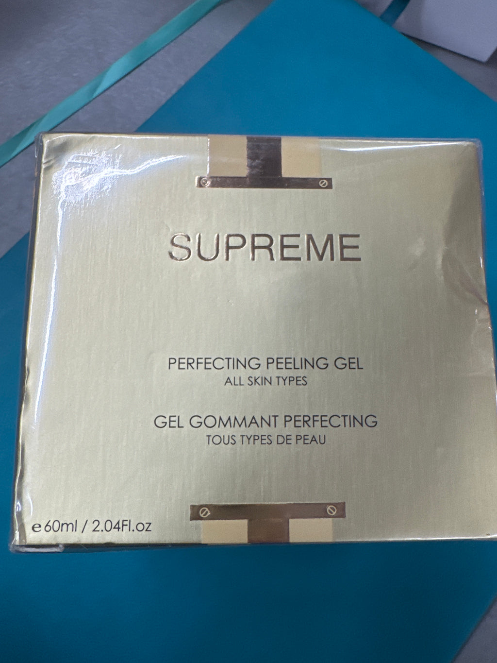 The Supreme Perfecting Peeling Gel helps brighten, condition, and tone the skin, creating a softer, lighter and fresher looking complexion. This mask remove dead skin cells, and impurities to reveal glowing, radiant skin. New Sealed