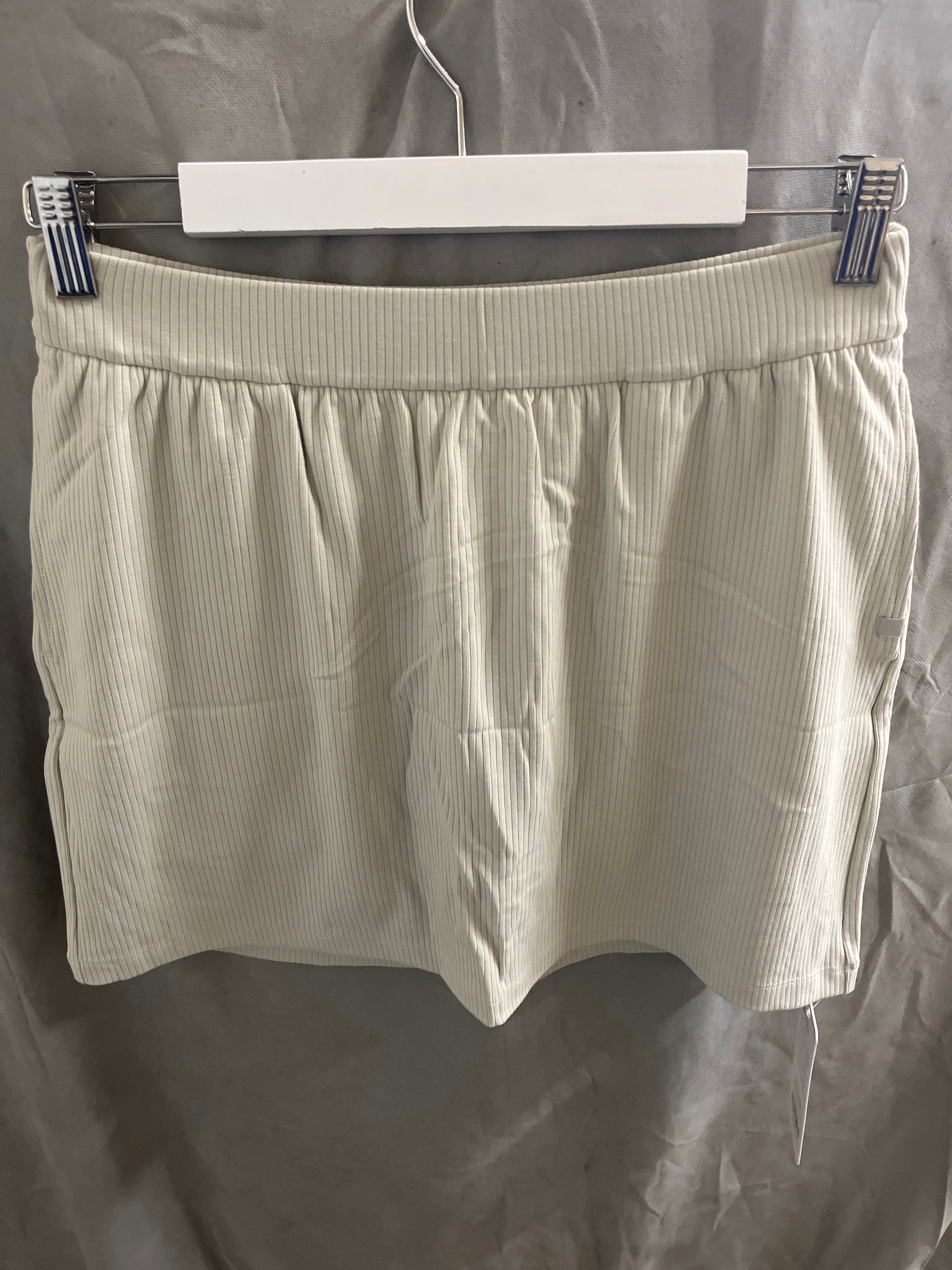 Crazy yoga white sports skirt