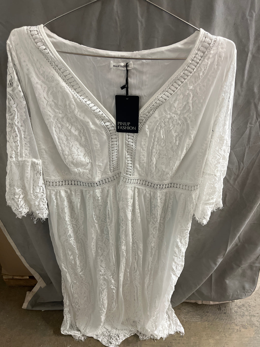 Pinup fashion white lace front dress