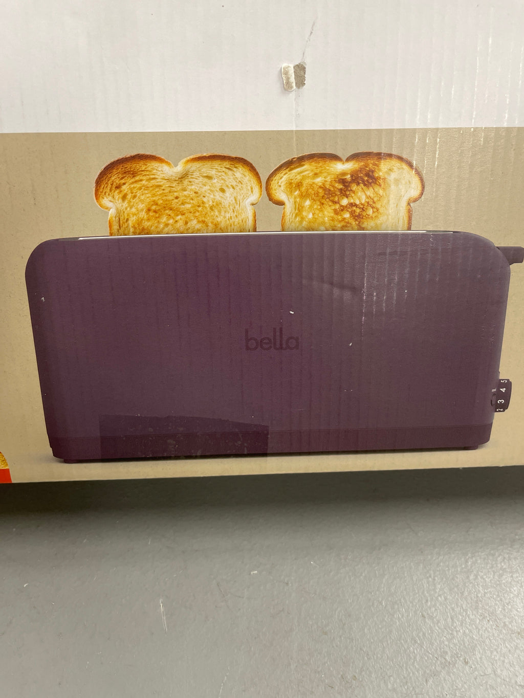 Bella 2-Slice Slim Toaster. Color Plum.
