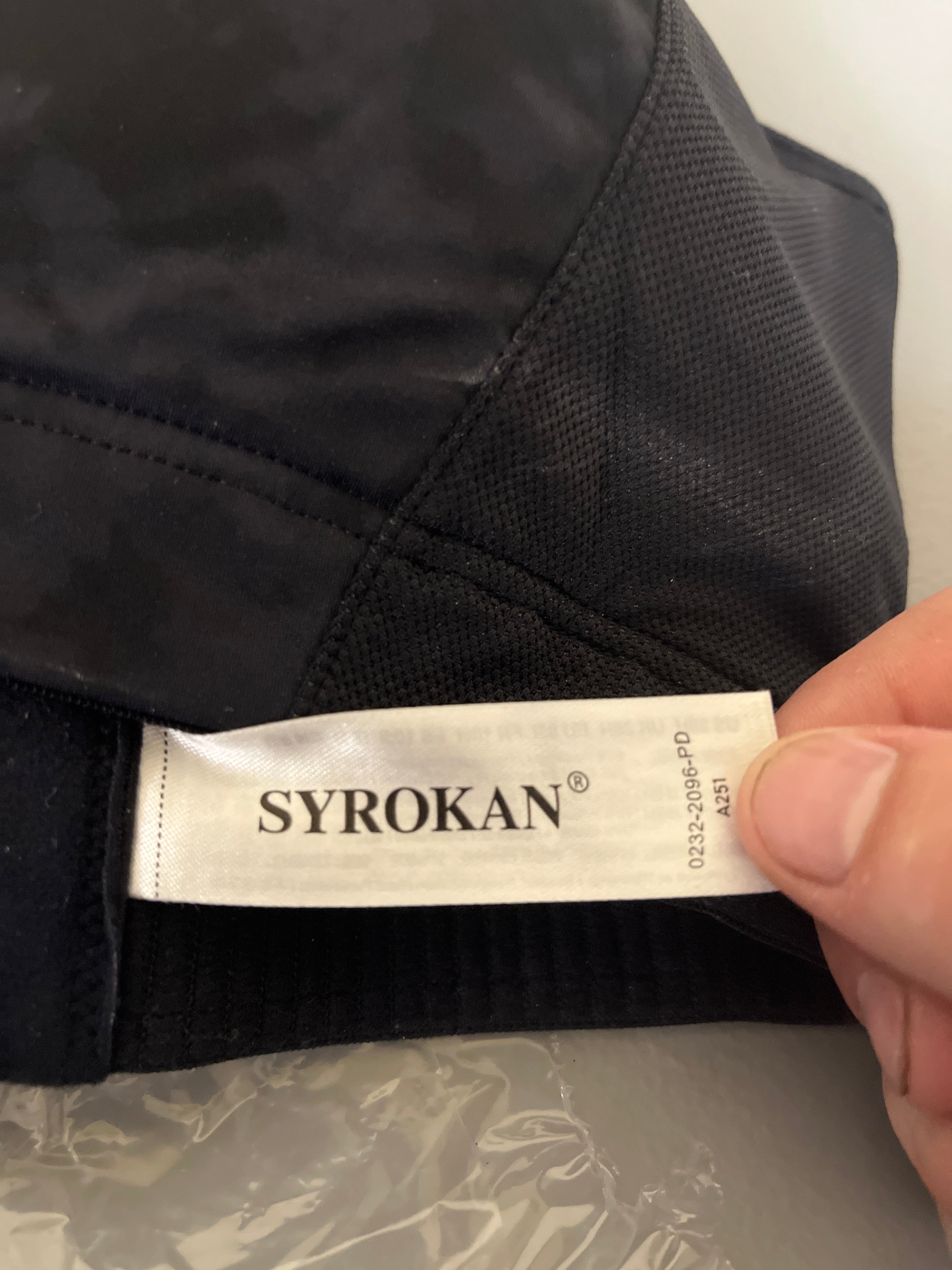 Syrokan black sports bra