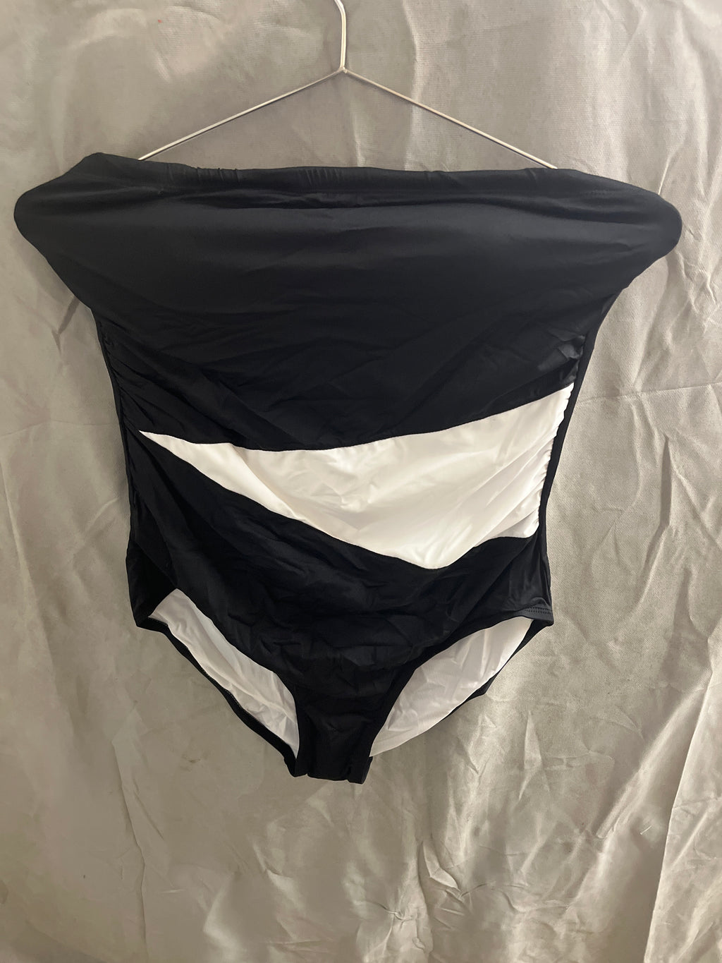 Holipick one piece black and white bathing suit