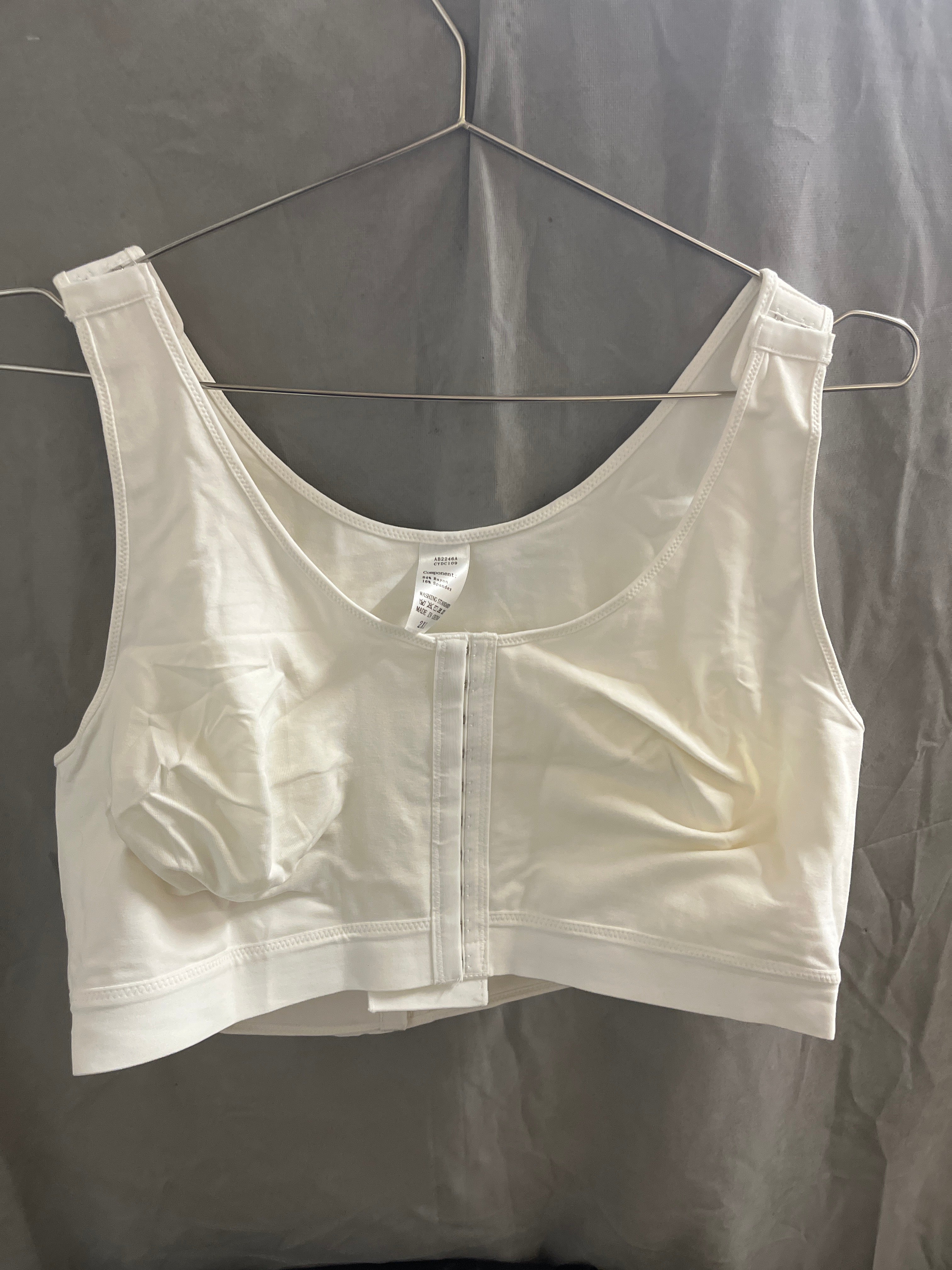 White bra with adjustable back straps