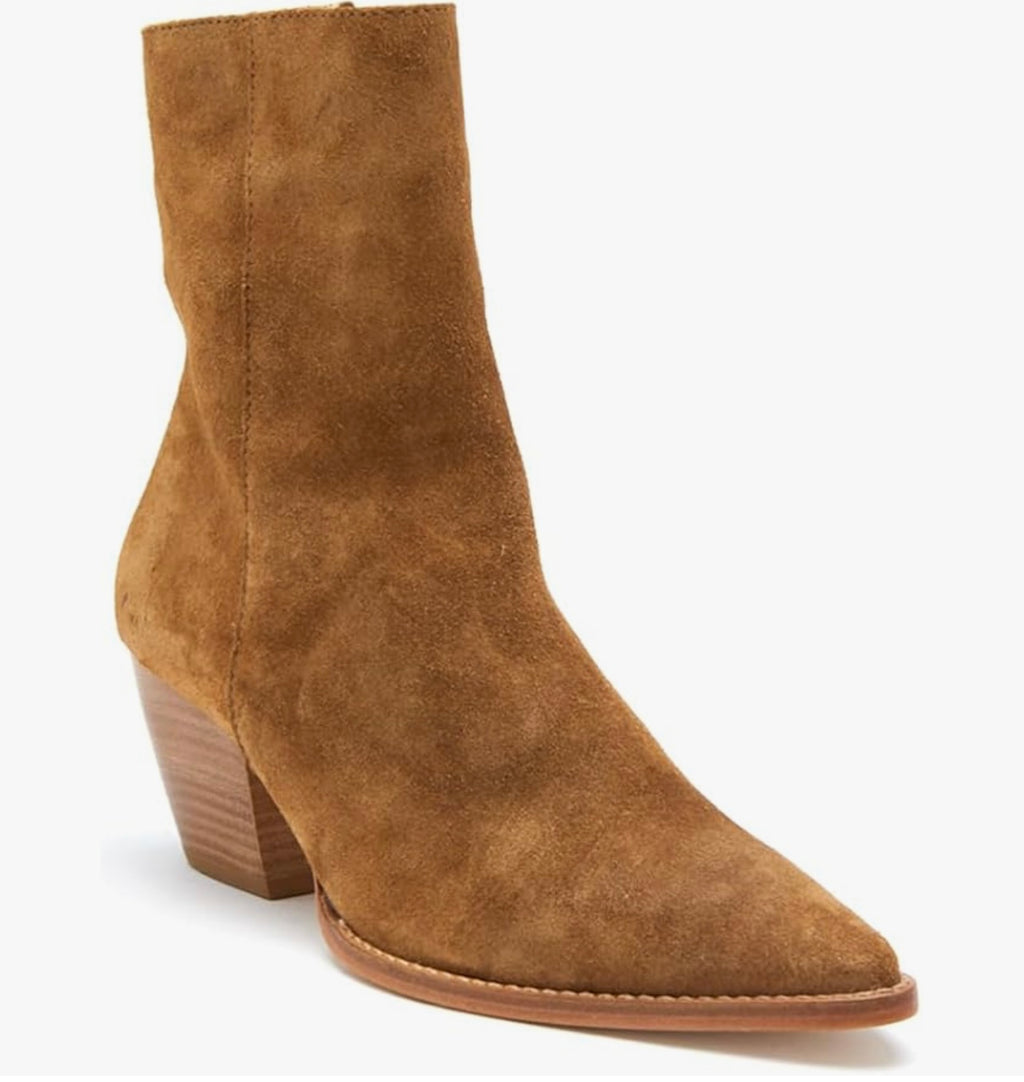 Matisse Women's Caty Boot
Fawn, Premium Suede, 2.5" Heel, 7" Shaft. Size 9.5