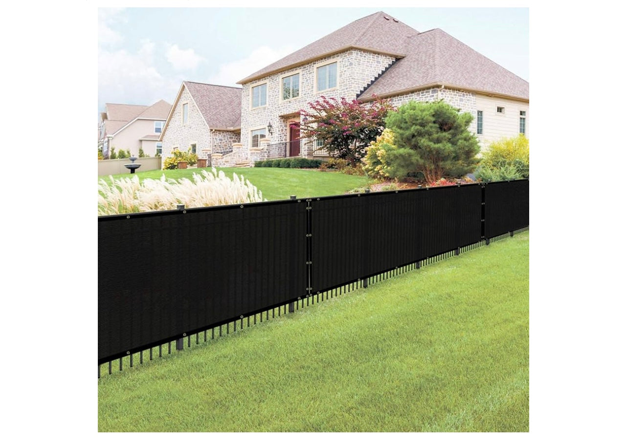 4’x25, Privacy Fence Screen with Grommets.