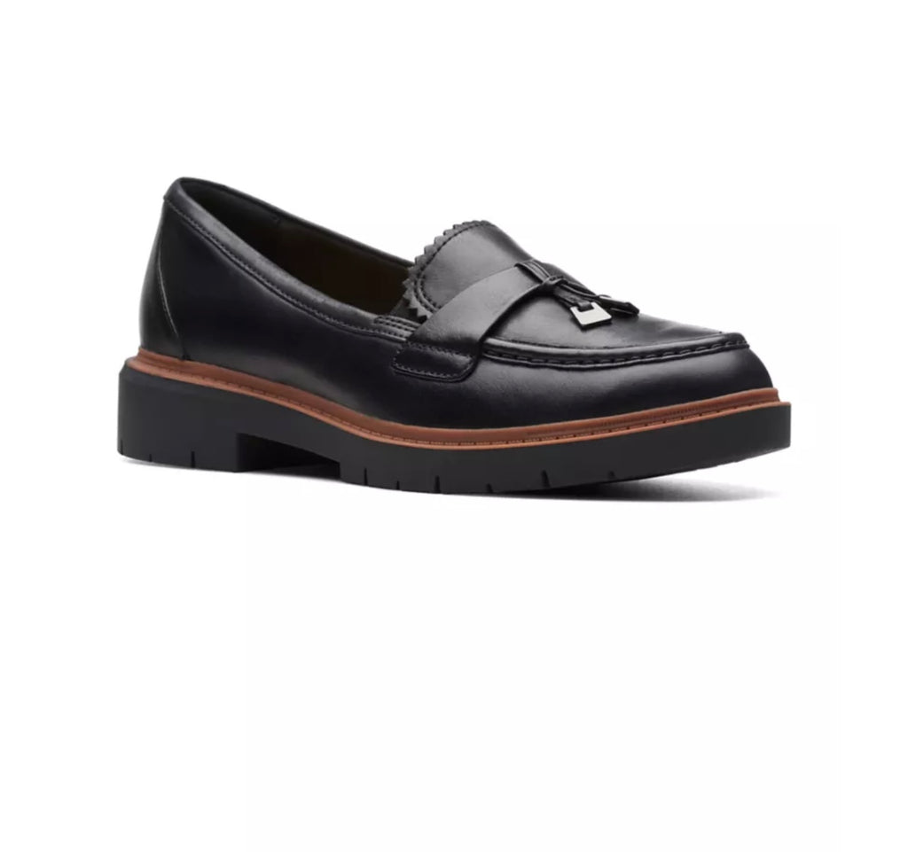 Womens Westlynn Bella Loafers. Size 6.