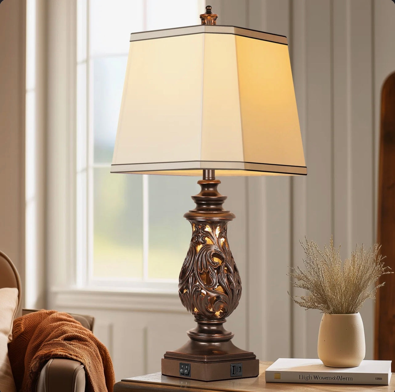 Set Of 2 Vintage Bedside Lamps.