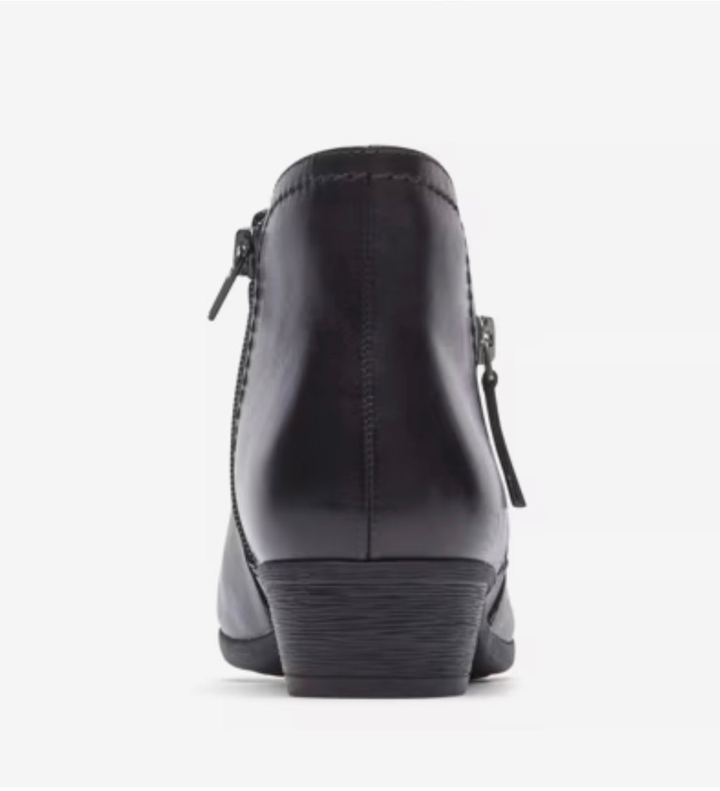 Women’s Rockport Carlie Boot. Size 8.