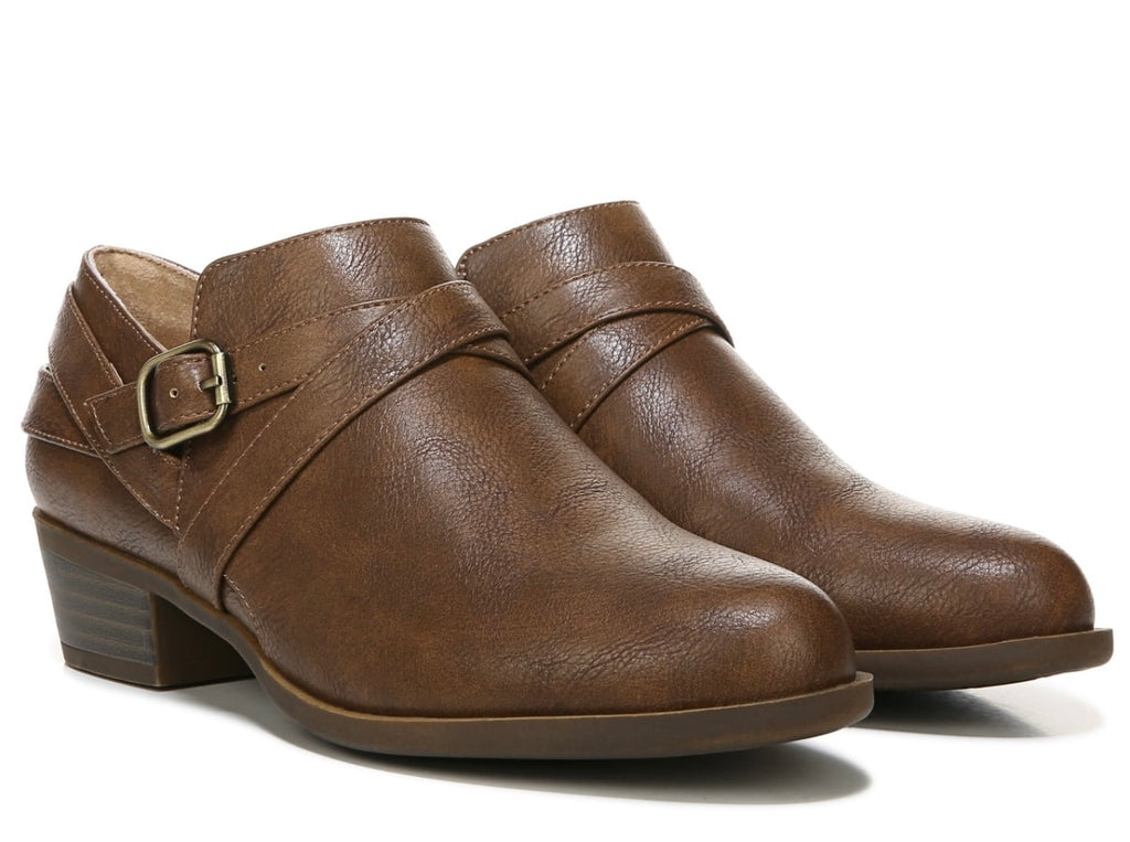 Women’s Life Stride Adley Chestnut Shoe. SIZE 6.5.
