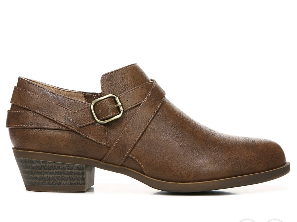 Women’s Life Stride Adley Chestnut Shoe. SIZE 6.5.