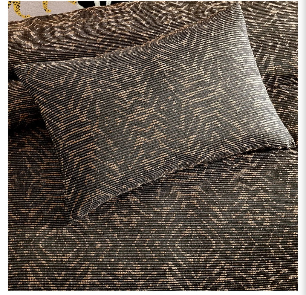 Rochelle Porter Tiger Tiger Bedding Duvet Cover Set, Cotton Poly Jacquard Animal Print All Season, 3 Pieces, 1 Duvet Cover with 2 Pillow Shams, Full/Queen, Brown