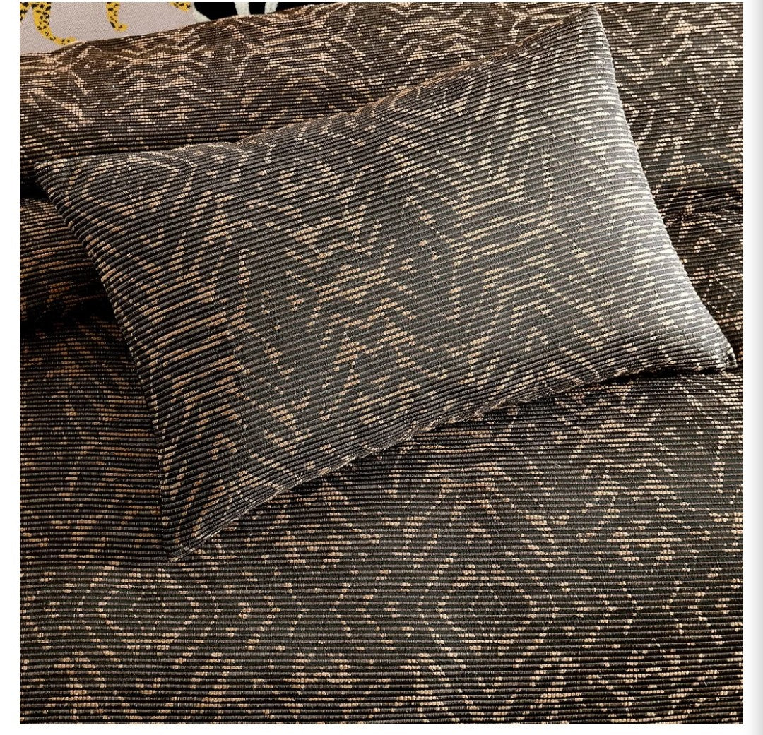 Rochelle Porter Tiger Tiger Bedding Duvet Cover Set, Cotton Poly Jacquard Animal Print All Season, 3 Pieces, 1 Duvet Cover with 2 Pillow Shams, Full/Queen, Brown