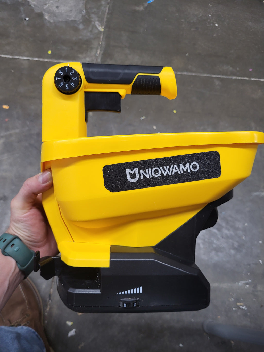Handheld Power Spreader