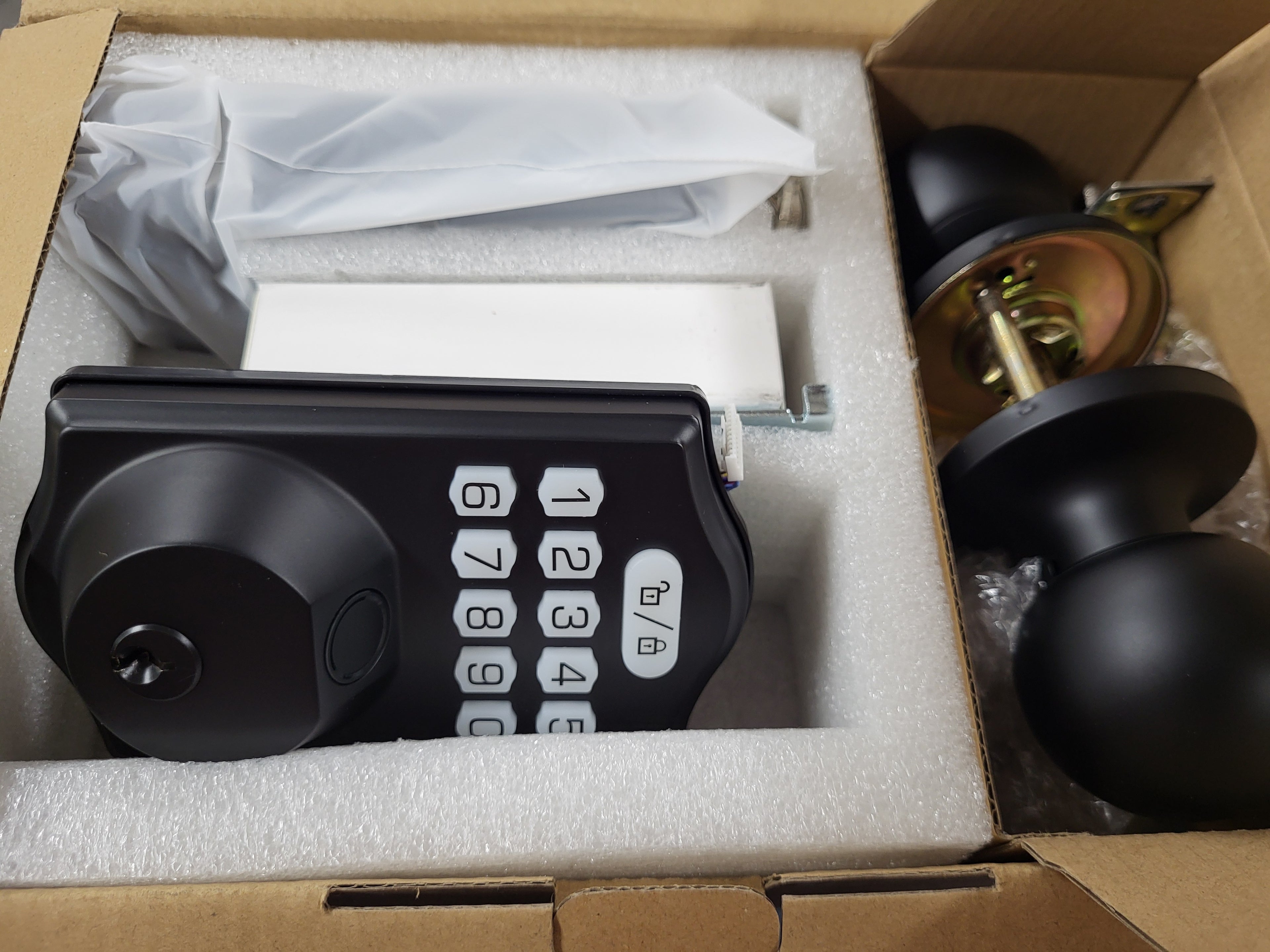 Tuya Smart Lock with Door Matching Door Knob