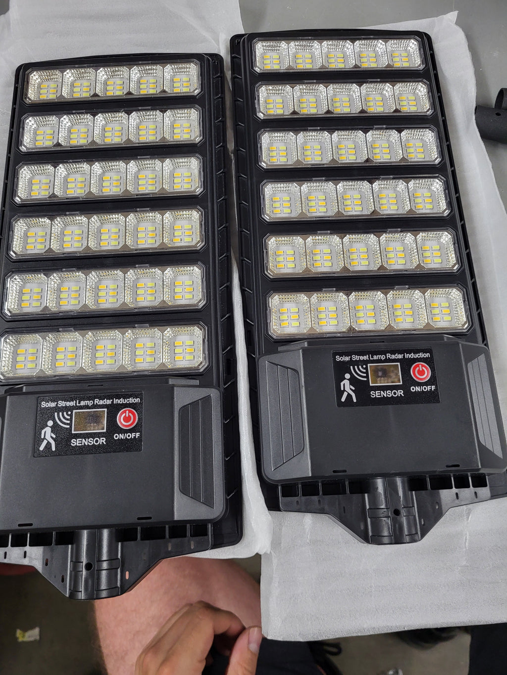 Solar Flood Lights (2 pack, 1 damaged)