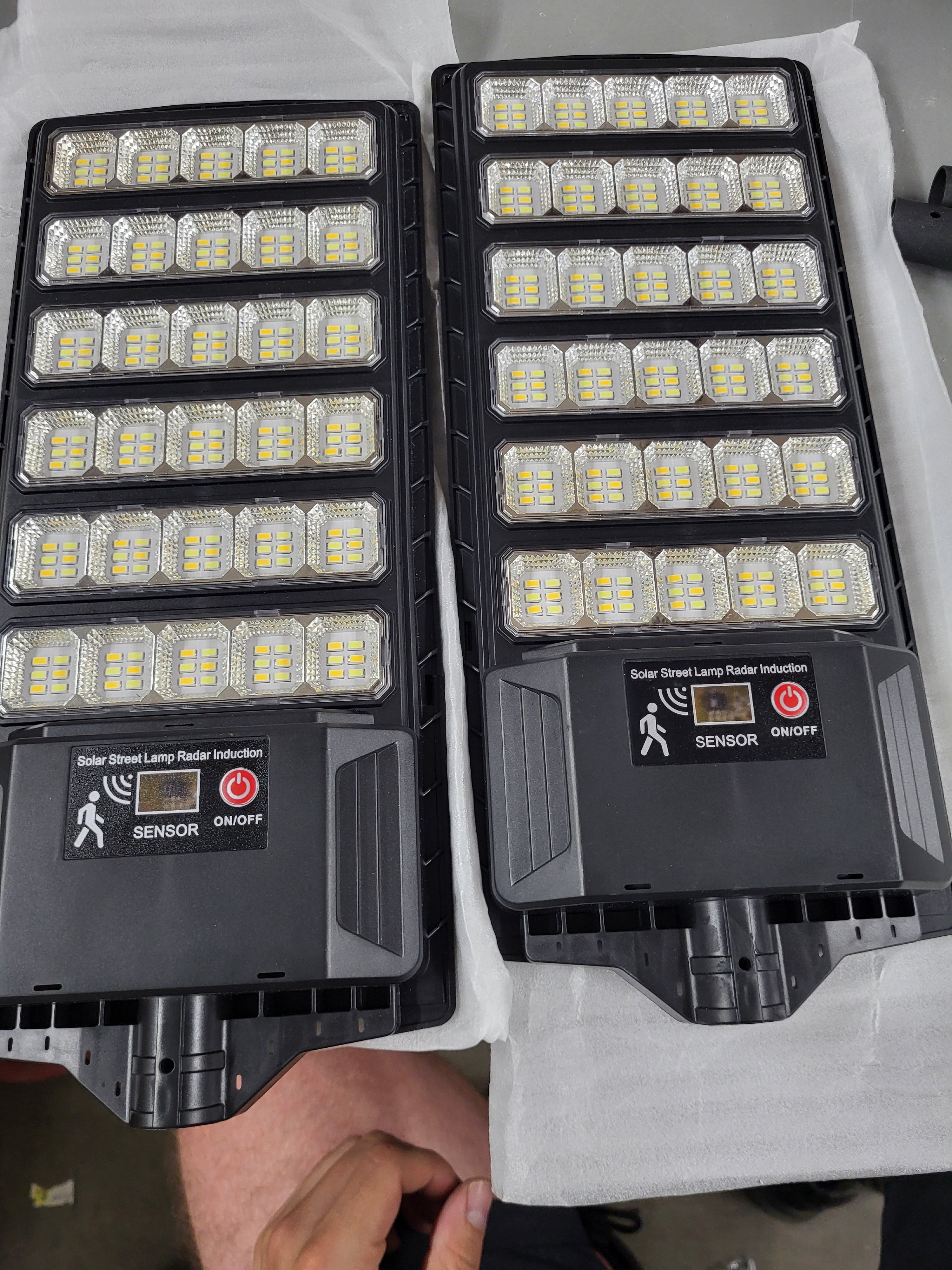 Solar Flood Lights (2 pack, 1 damaged)