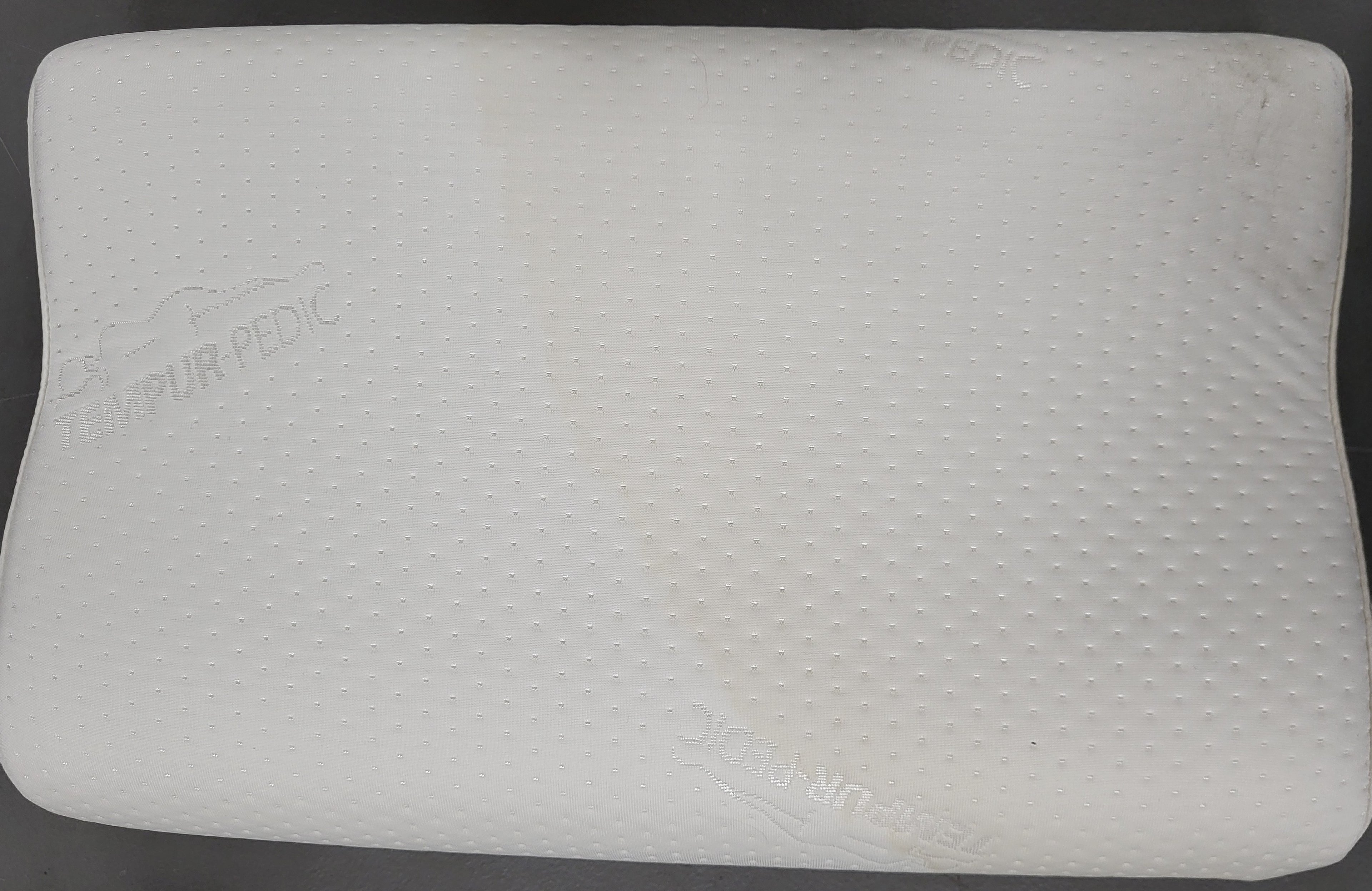 Tempur-Pedic Ergo Neck Pillow Medium Profile (Water Stain)
