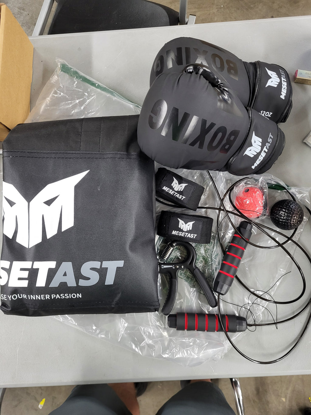 Mesetast Punching Bag for Adults, 4ft Heavy Boxing Bag Set with 12 OZ Gloves for MMA Karate Kickboxing Boxing - Unfilled