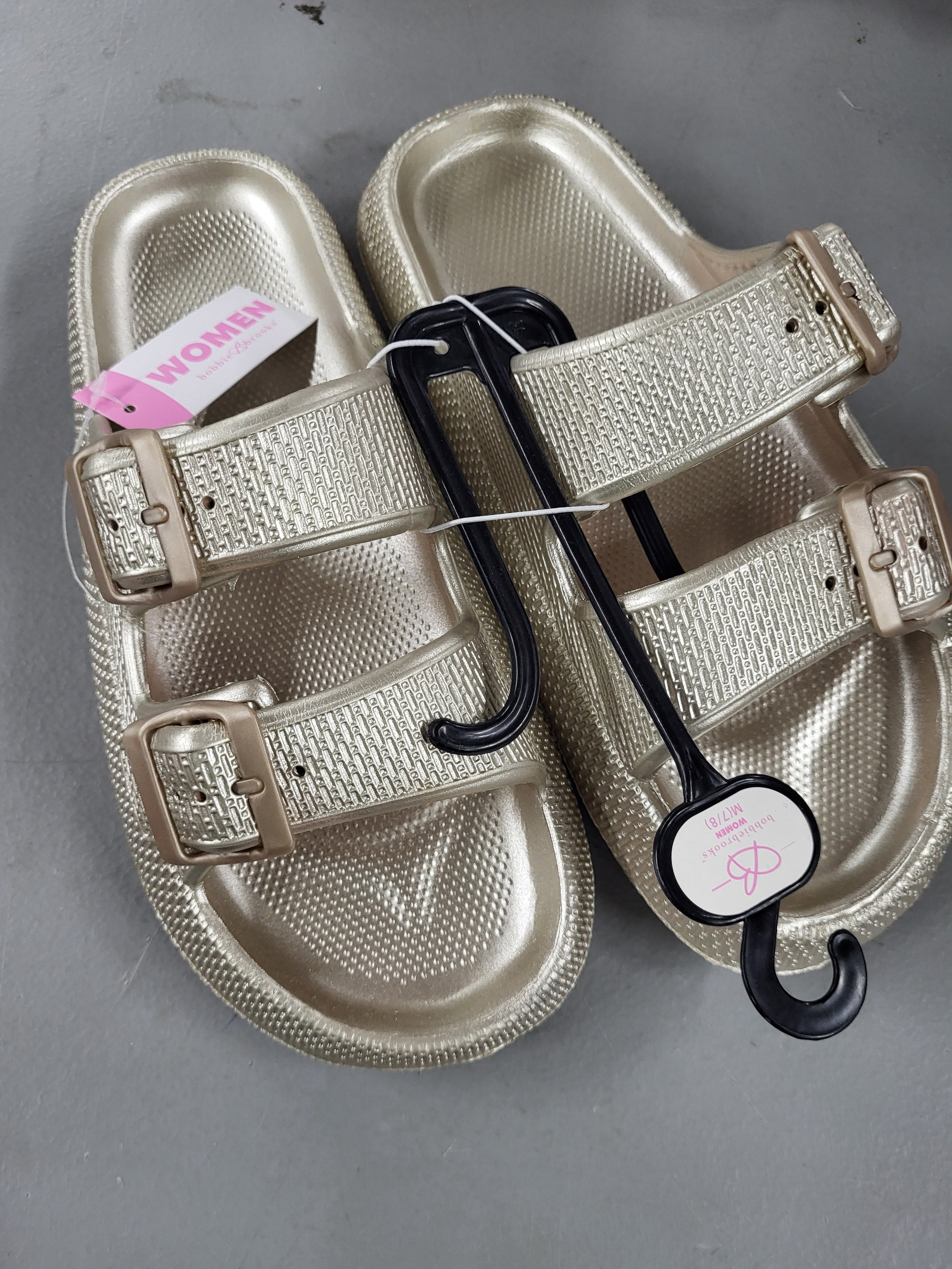Bobbie Brooks Sandle (Women's M 7/8)