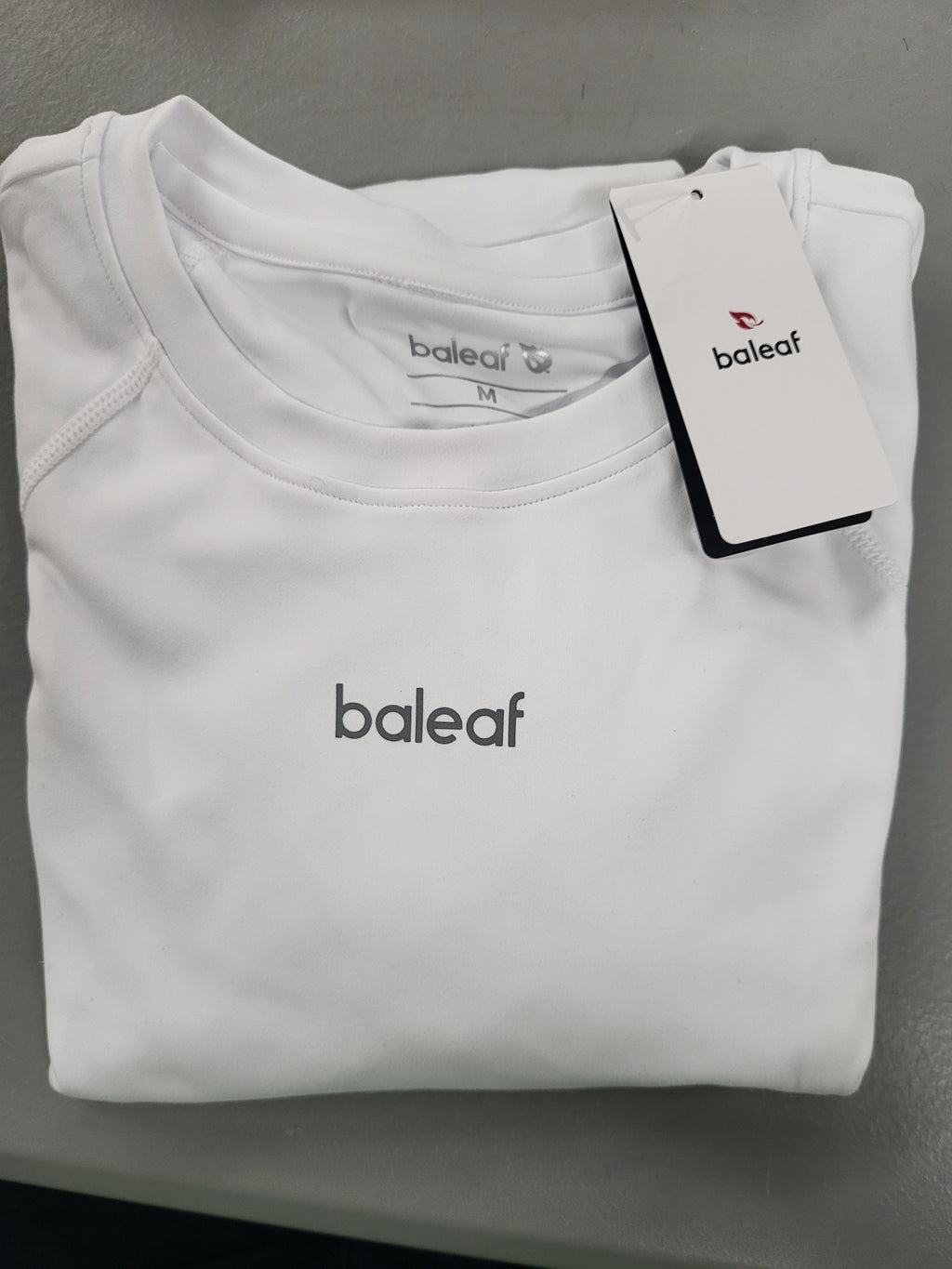 Women's Long Sleeve Workout Top, Medium ( NOT Black the Shirt is White)
