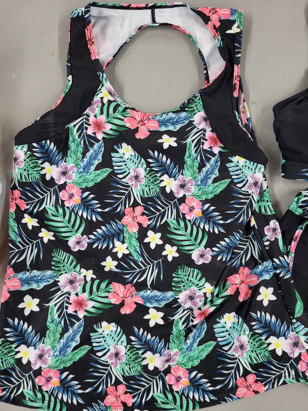 Hanna Nikole Three Piece Tankini Swimsuit (Size Medium)