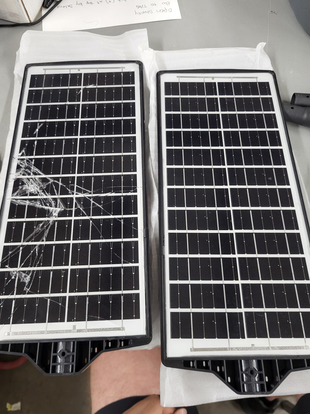 Solar Flood Lights (2 pack, 1 damaged)