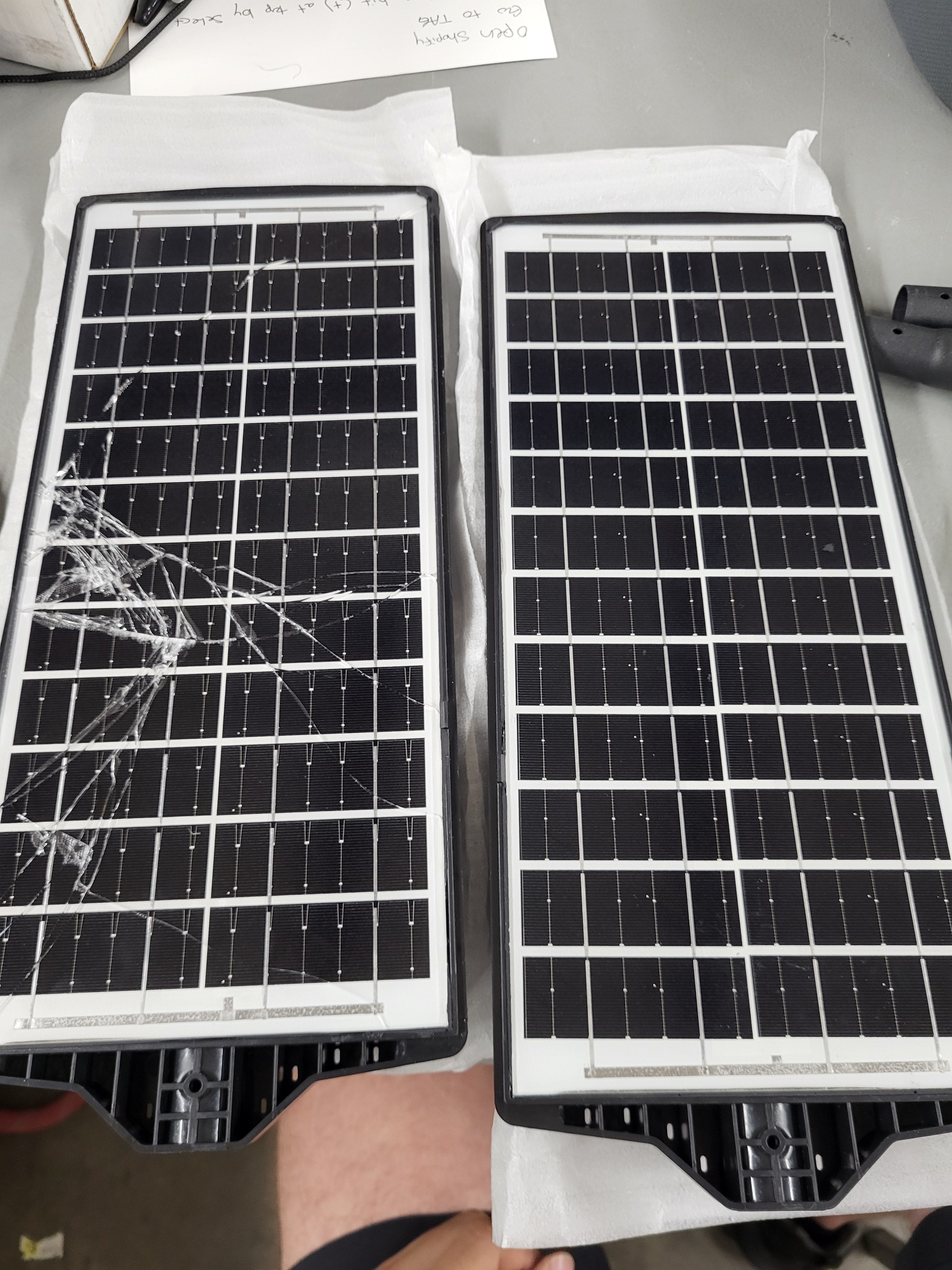 Solar Flood Lights (2 pack, 1 damaged)