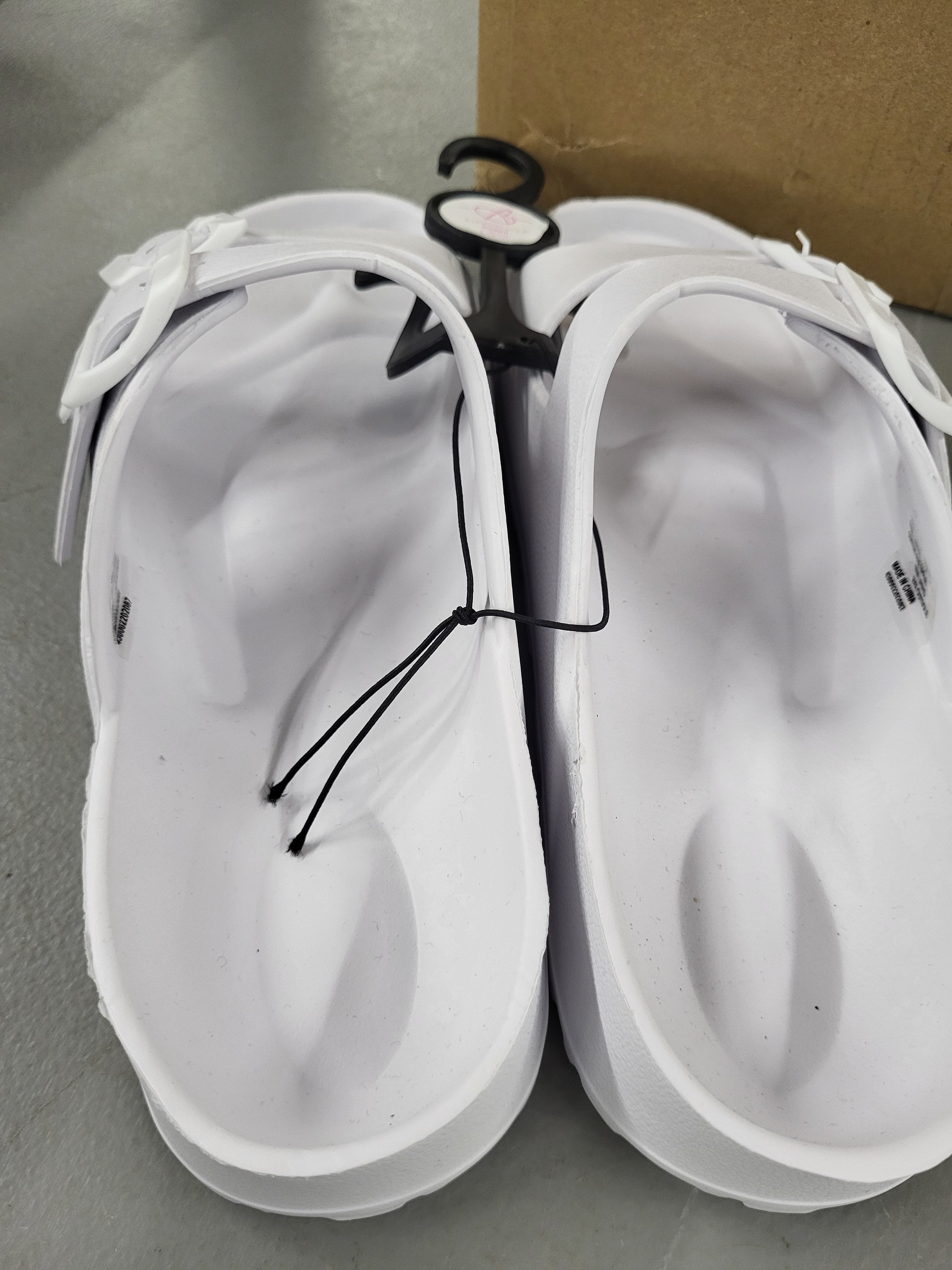 Bobbie Brooks Sandle (Women's L 9/10)