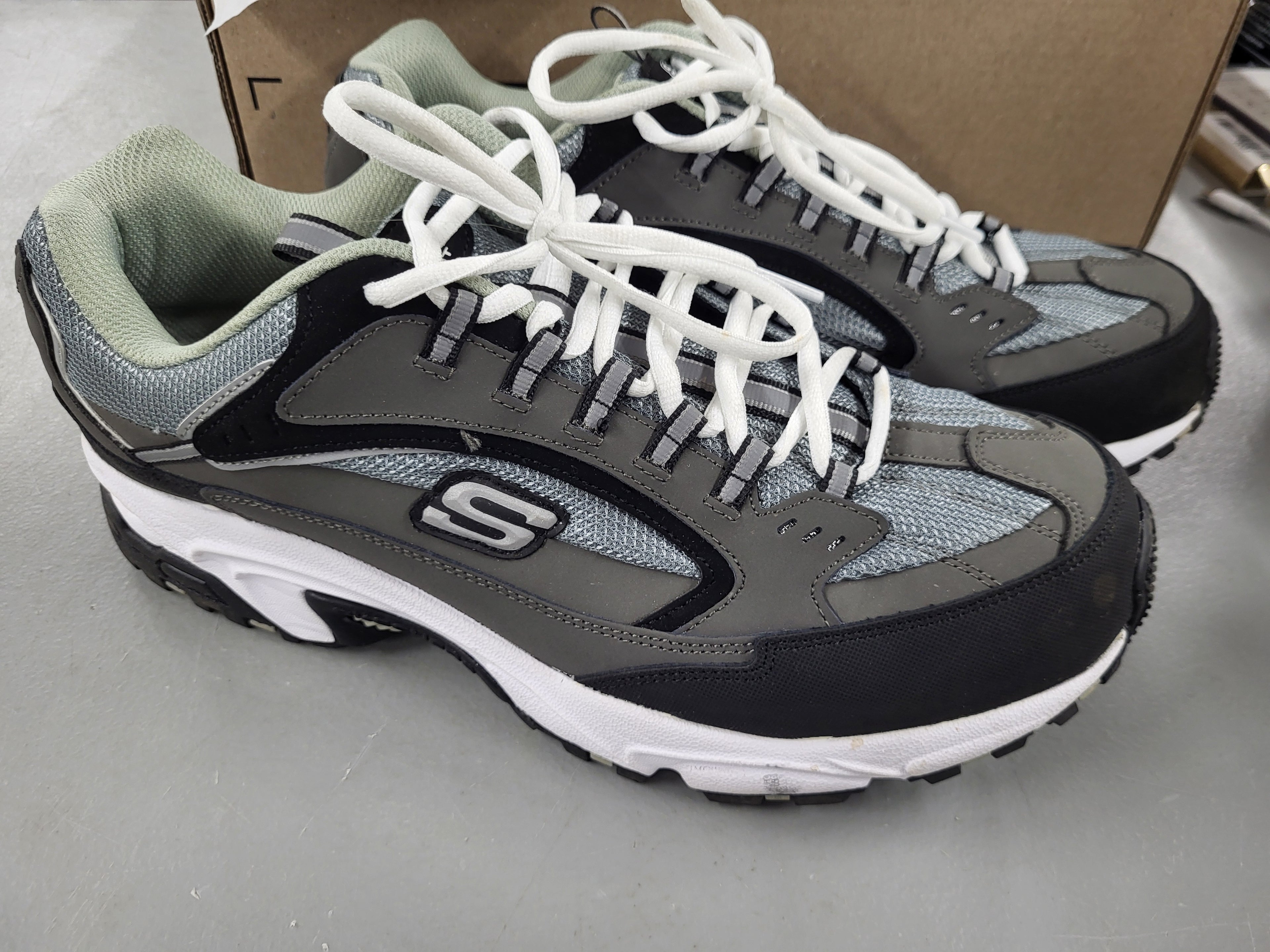 Sketchers Men's Stamina Nuovo Cutback Sneaker (Size 12)