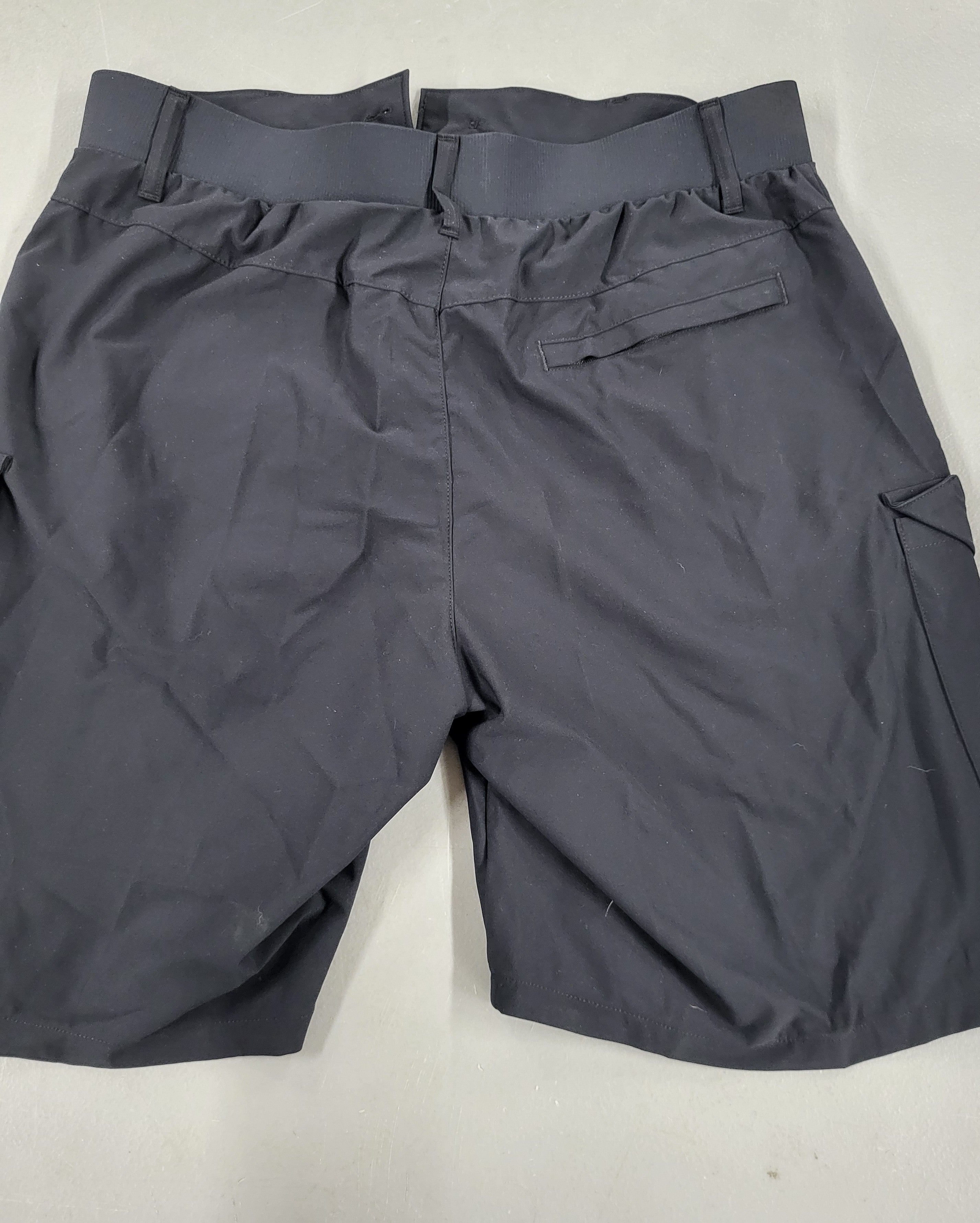 Women's hiking Cargo Shorts (Size Medium)