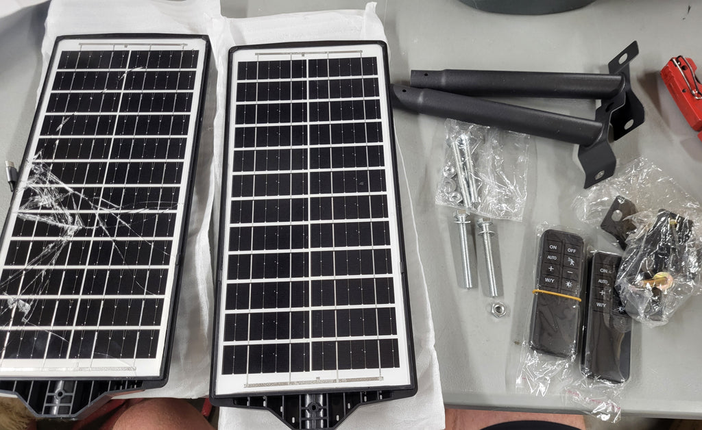 Solar Flood Lights (2 pack, 1 damaged)