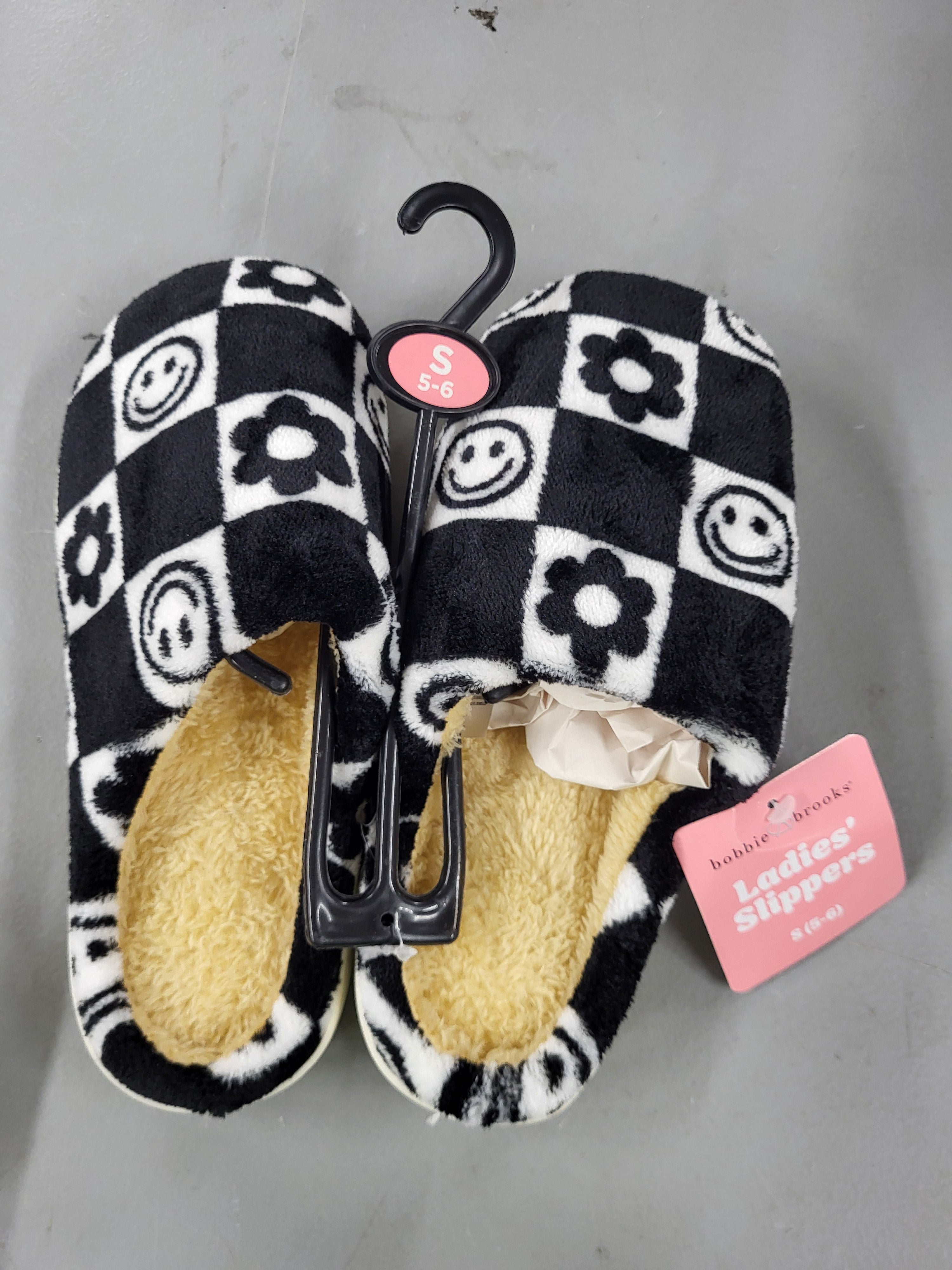 Smiley Face Slippers (Women's 5/6)