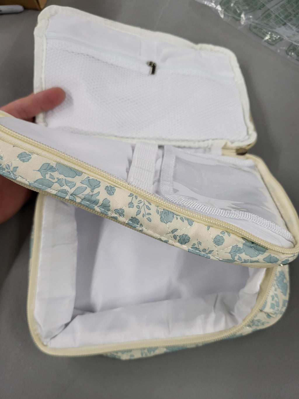 HBselect Large Quilted Makeup Bags for Women, Cute Cotton Travel Cosmetic Bags with Handle, Gifts for Bridesmaids, Portable Coquette Floral Make up Bag, Toiletry Cosmetic Bag