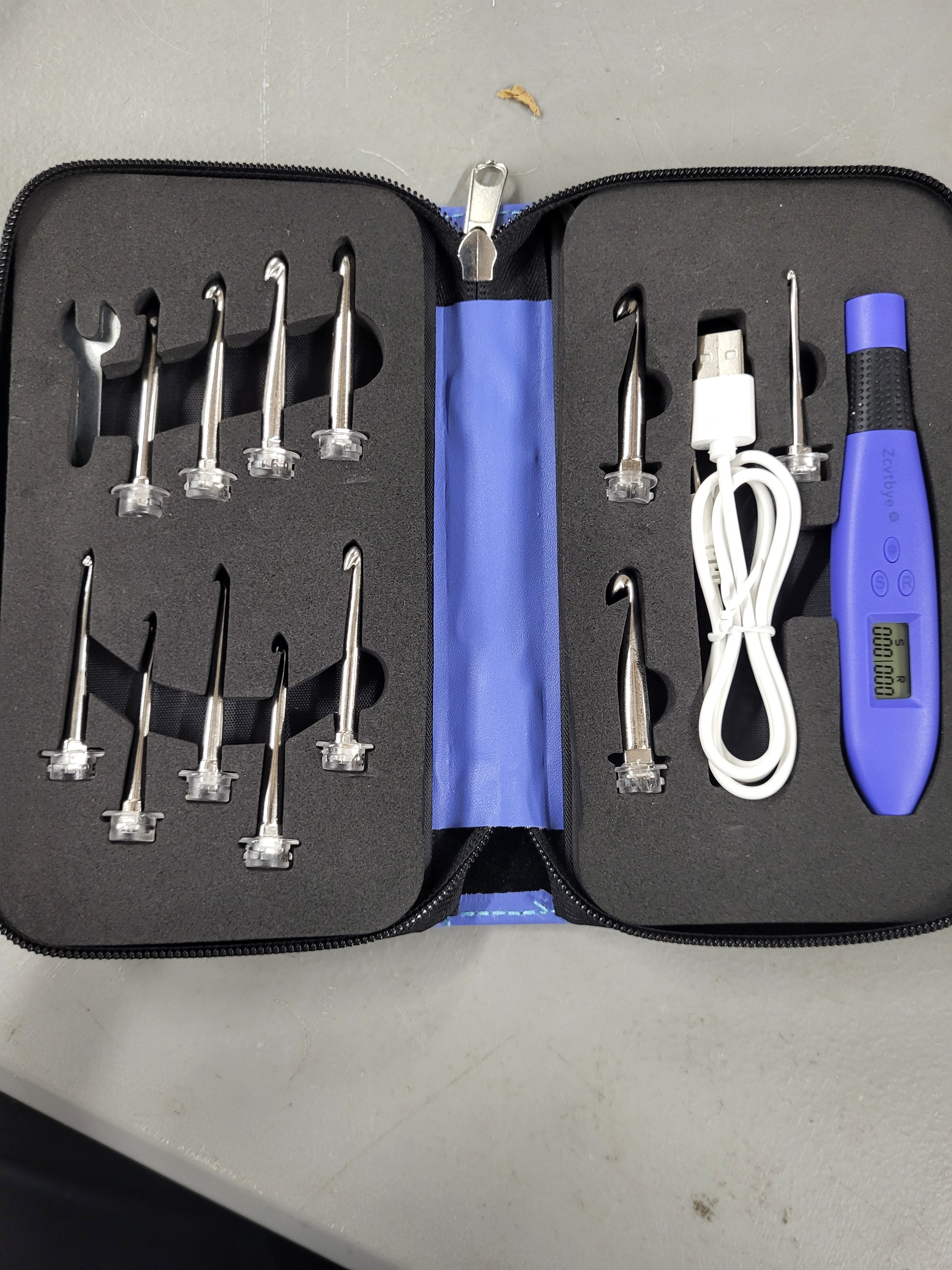 Counting Vrochet Hook Set with Case (12 metal heads)