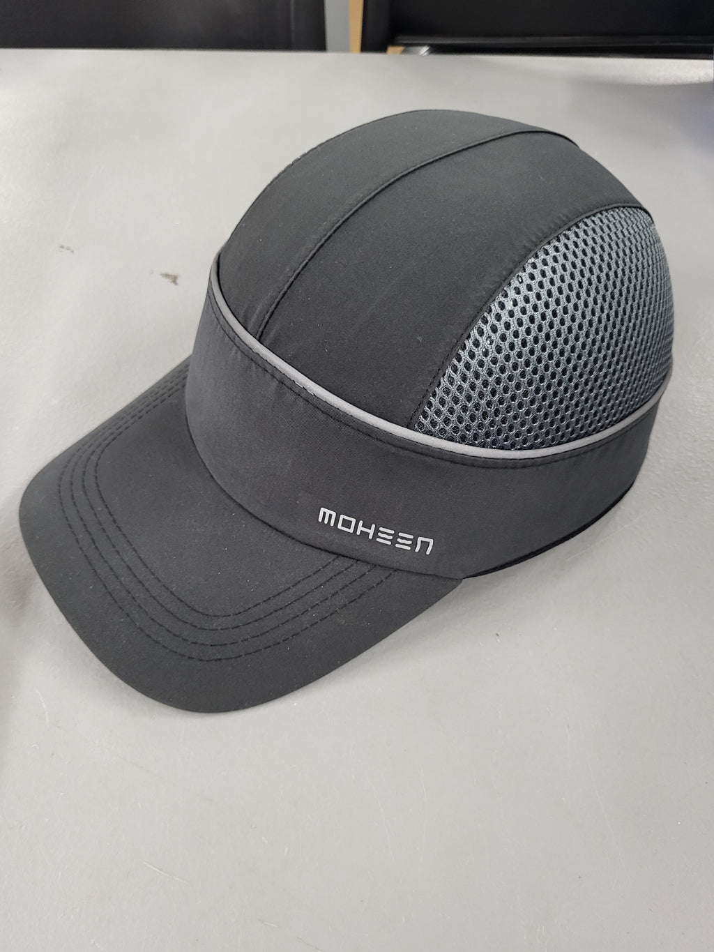 MOHEEN Unisex Safety Bump Cap, Baseball Hard Hat with Reflective Stripes Lightweight and Breathable Head Protection Cap Short Brim Black 18101