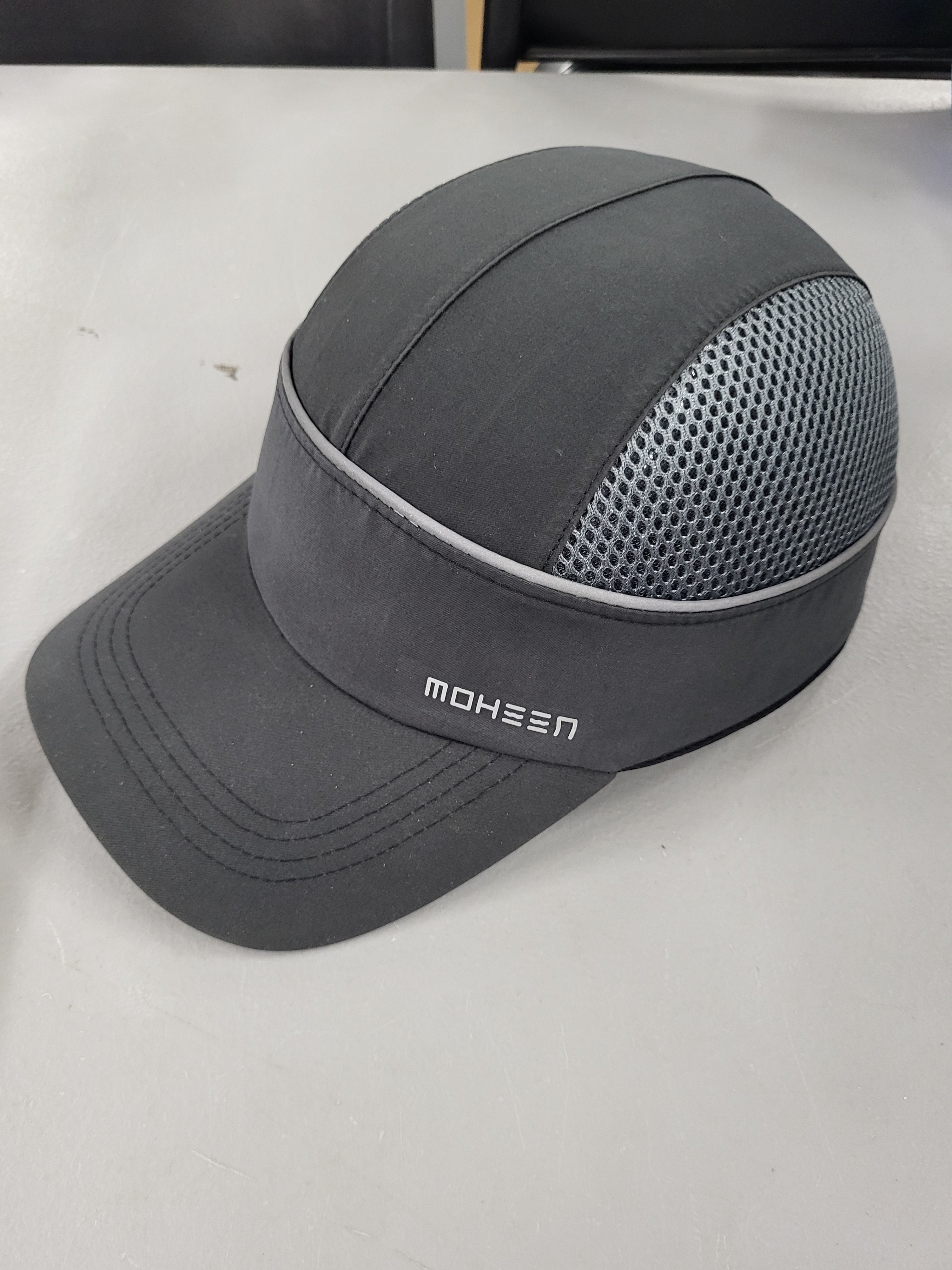MOHEEN Unisex Safety Bump Cap, Baseball Hard Hat with Reflective Stripes Lightweight and Breathable Head Protection Cap Short Brim Black 18101