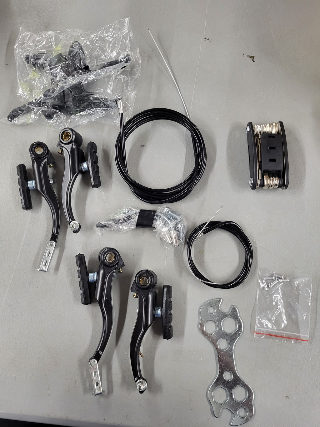 Qcdou Bike Brakes Set, V-Type Bicycle Brakes, Universal Front and Rear Bicycle Brakes, Bike Tools Set Includes Inner and Outer Callipers Cables Lever Kit, Multi-Tool Wrenches(Black)