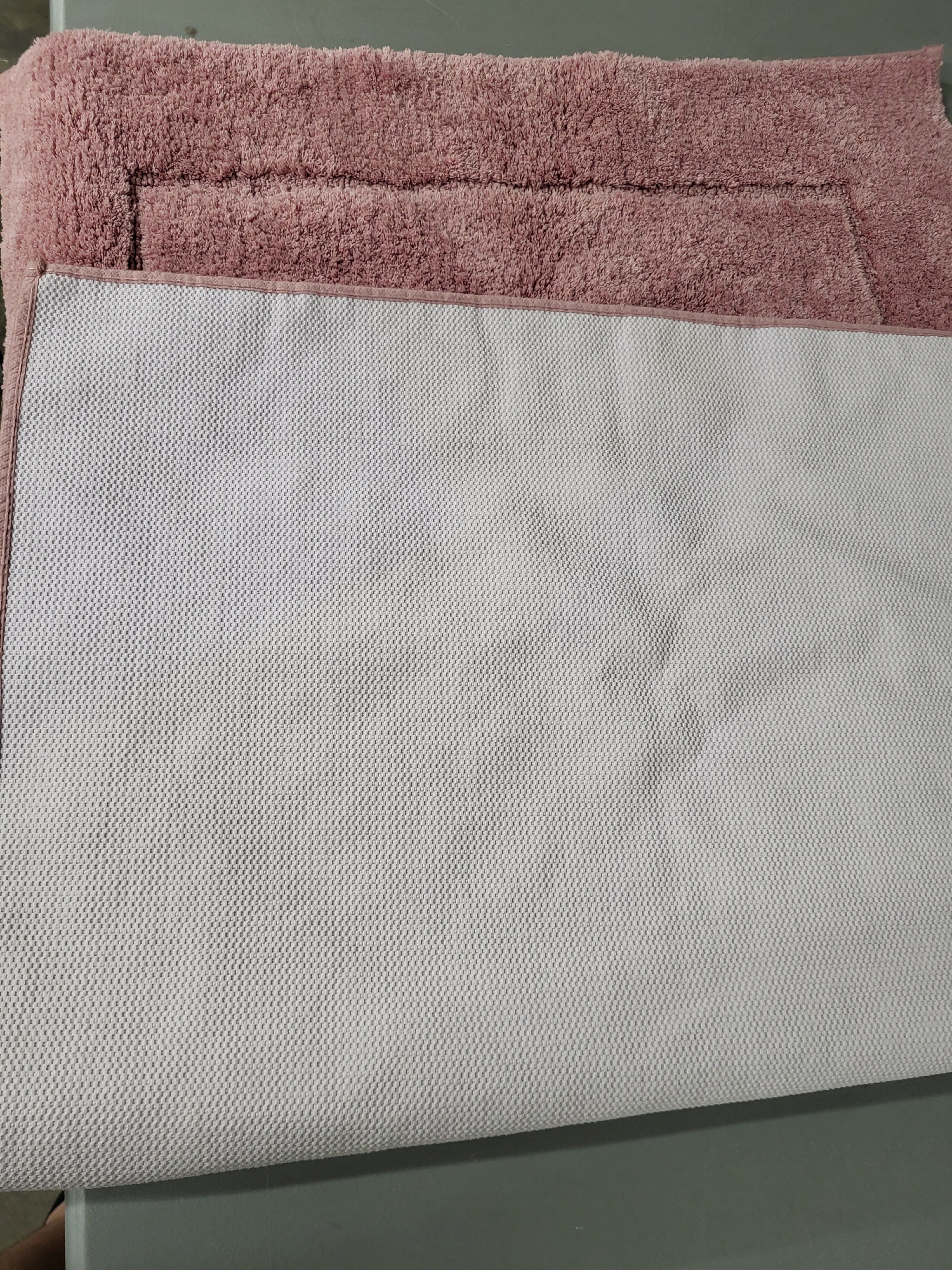 Liz Claiborne Signature Plush Bath Rug 30in x 50in