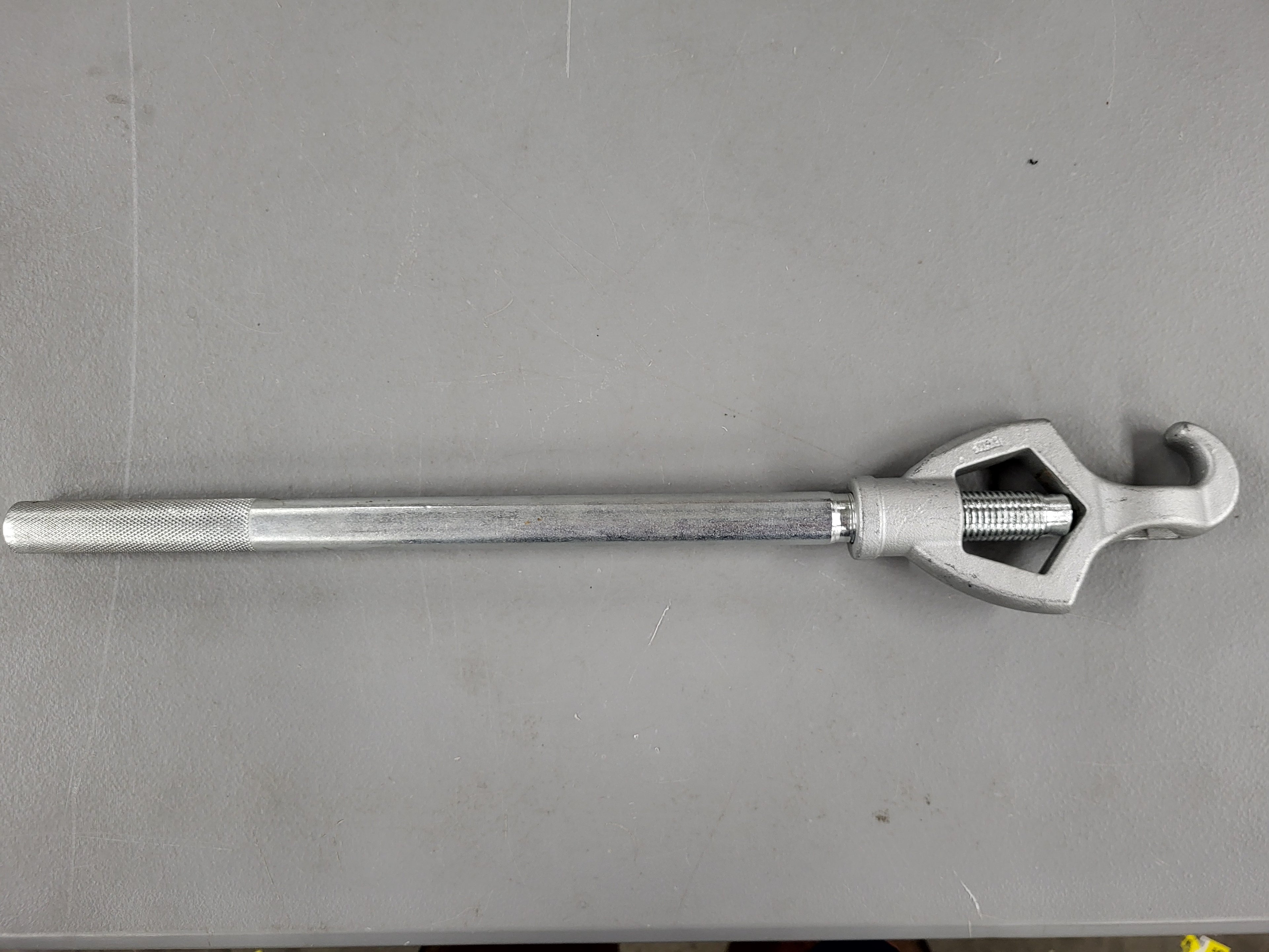 Adjustable Hydrant Wrench