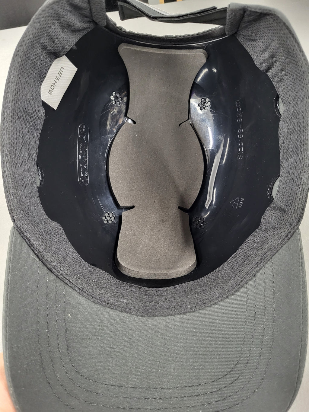 MOHEEN Unisex Safety Bump Cap, Baseball Hard Hat with Reflective Stripes Lightweight and Breathable Head Protection Cap Short Brim Black 18101