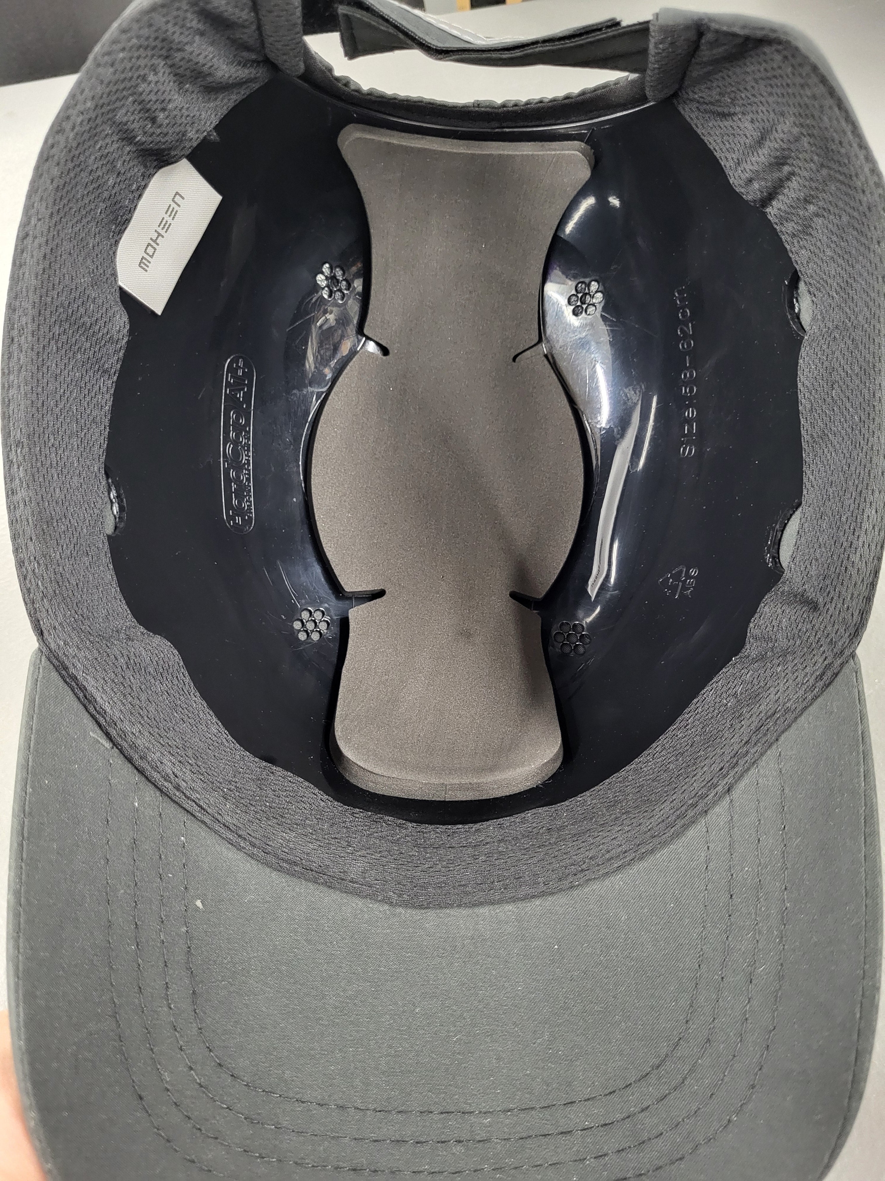 MOHEEN Unisex Safety Bump Cap, Baseball Hard Hat with Reflective Stripes Lightweight and Breathable Head Protection Cap Short Brim Black 18101