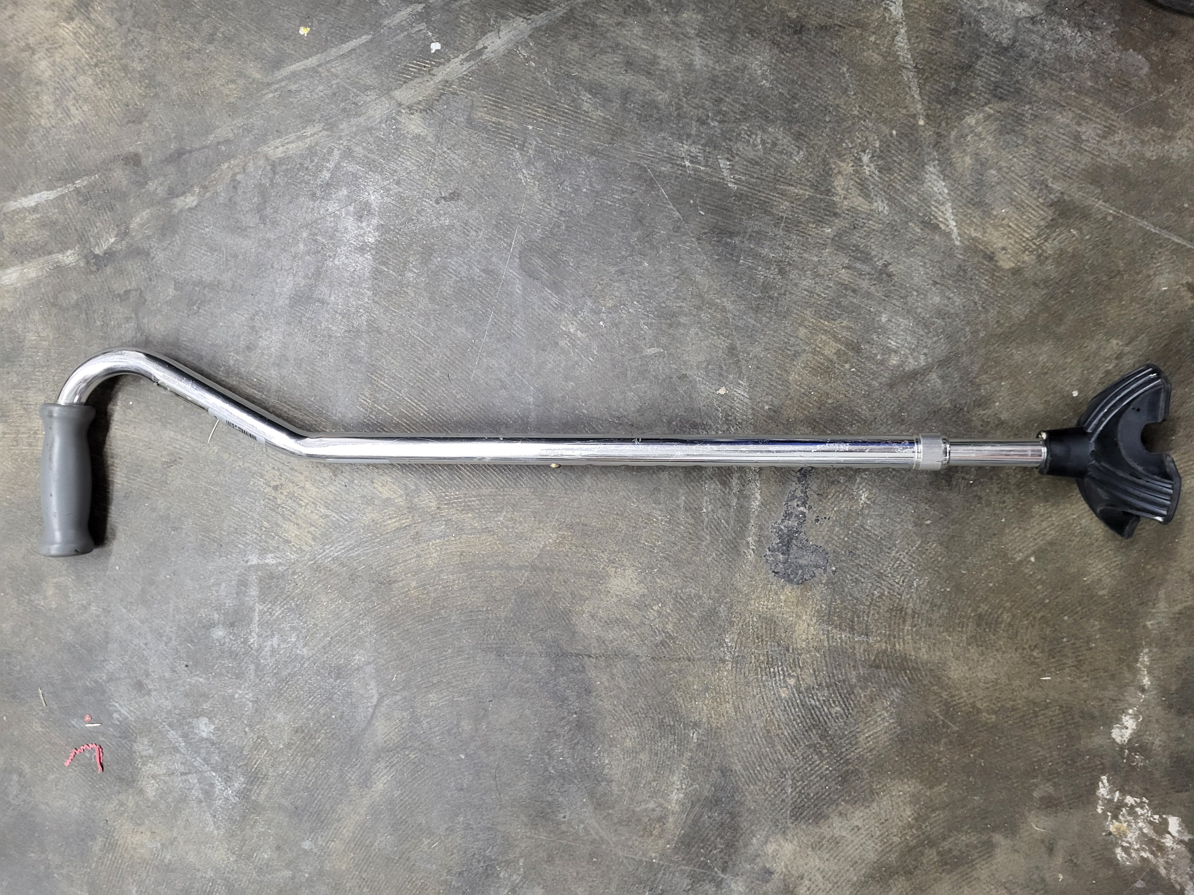 Offset Can with Multi-Point Traction Base