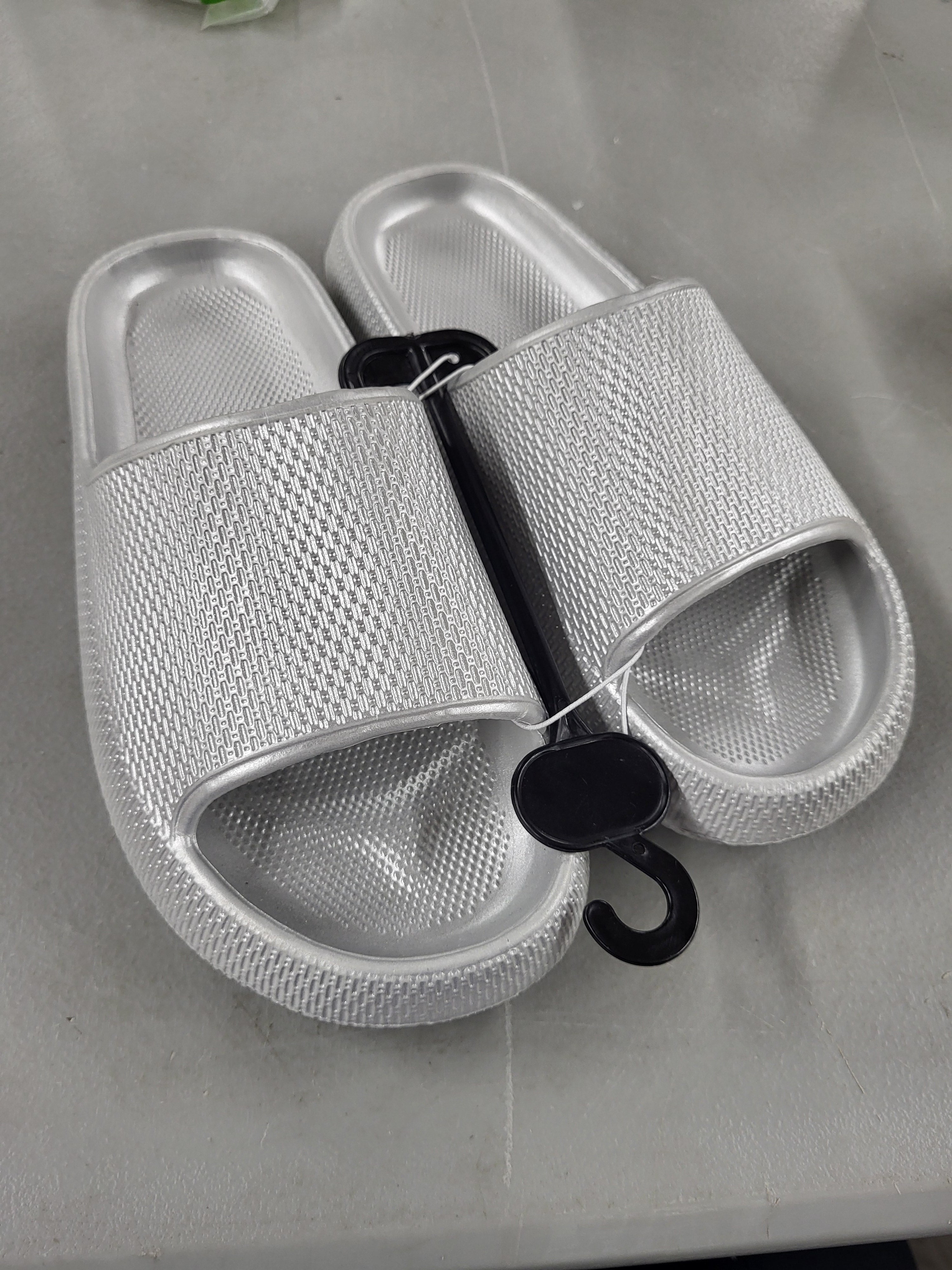 Bobbie Brooks Slides (Women's Medium 7/8)